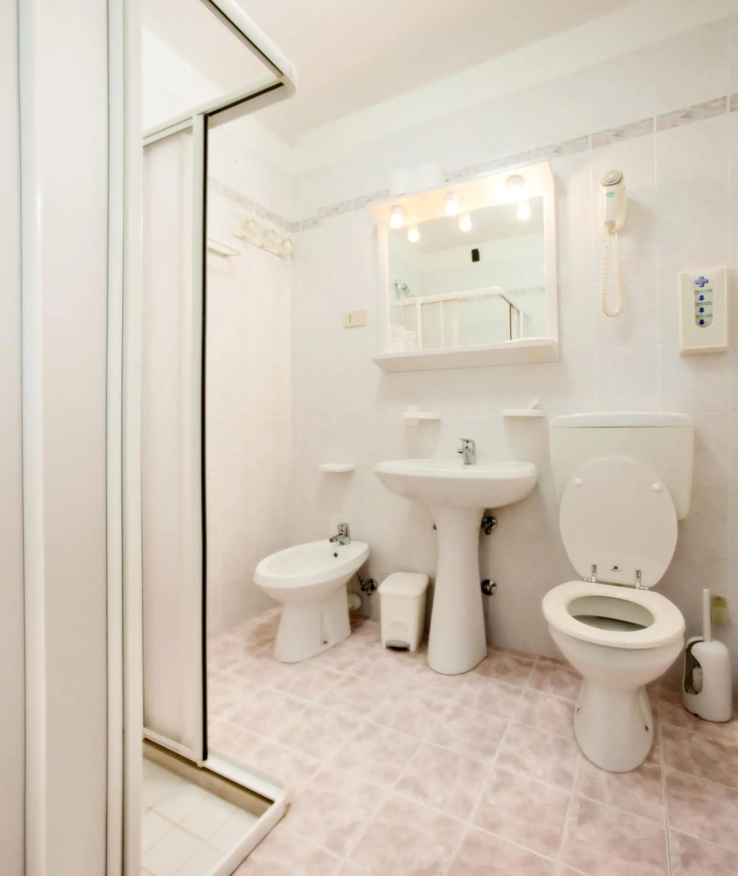 Single Room with Balcony in Hotel Sanremo Single Room with Balcony in Hotel Sanremo