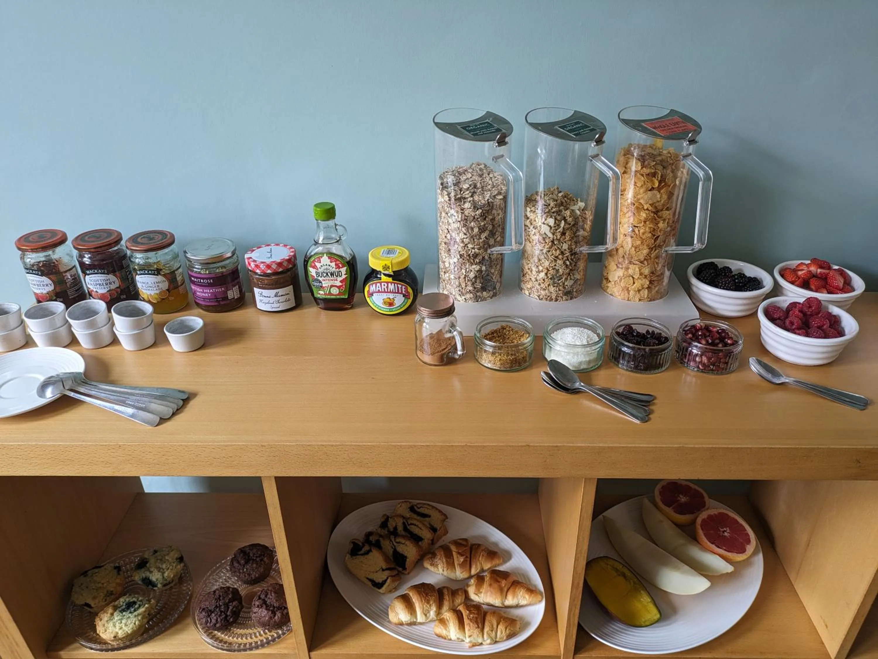 Breakfast in McCrae's Bed and Breakfast