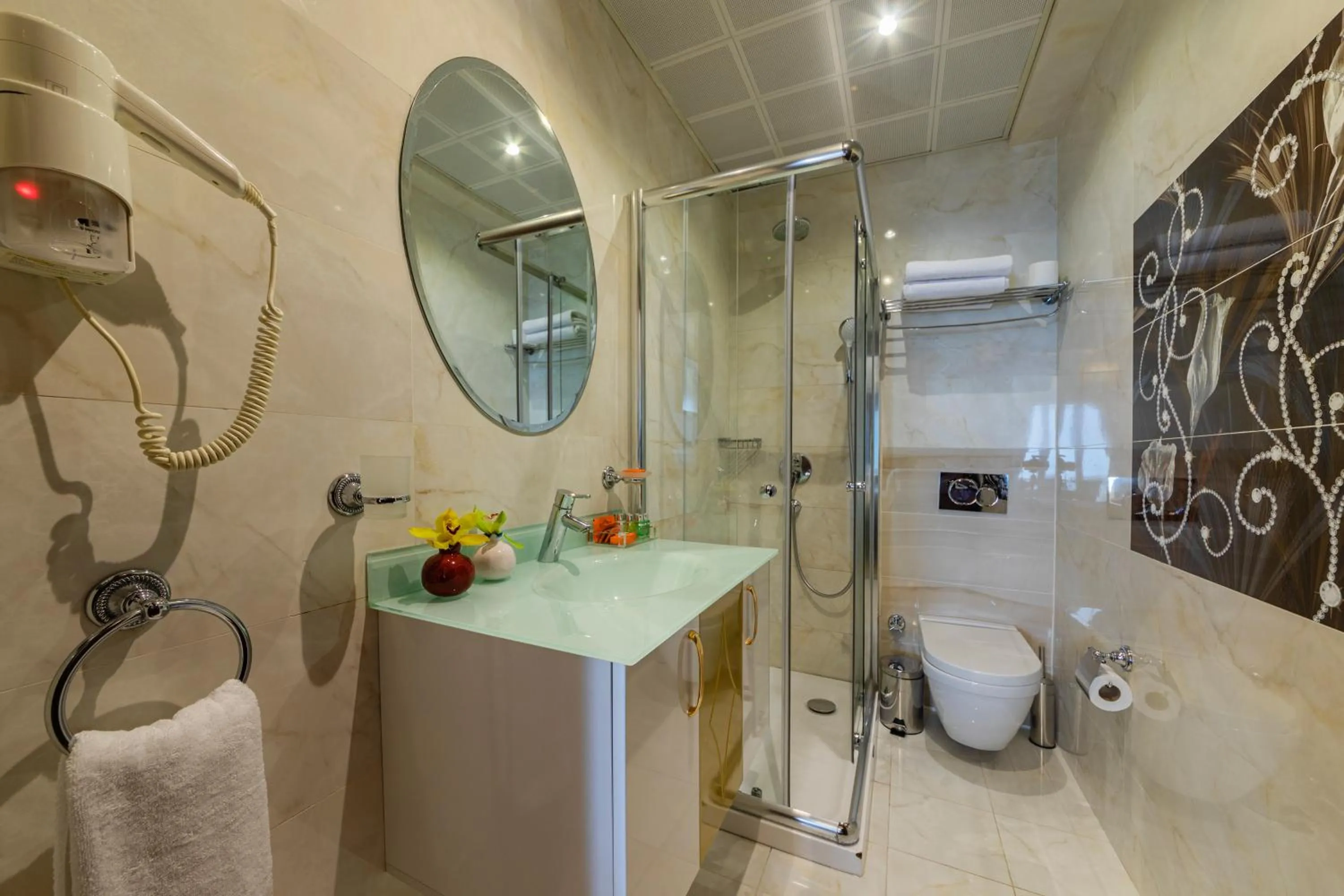 Shower in The Magnaura Palace Hotel