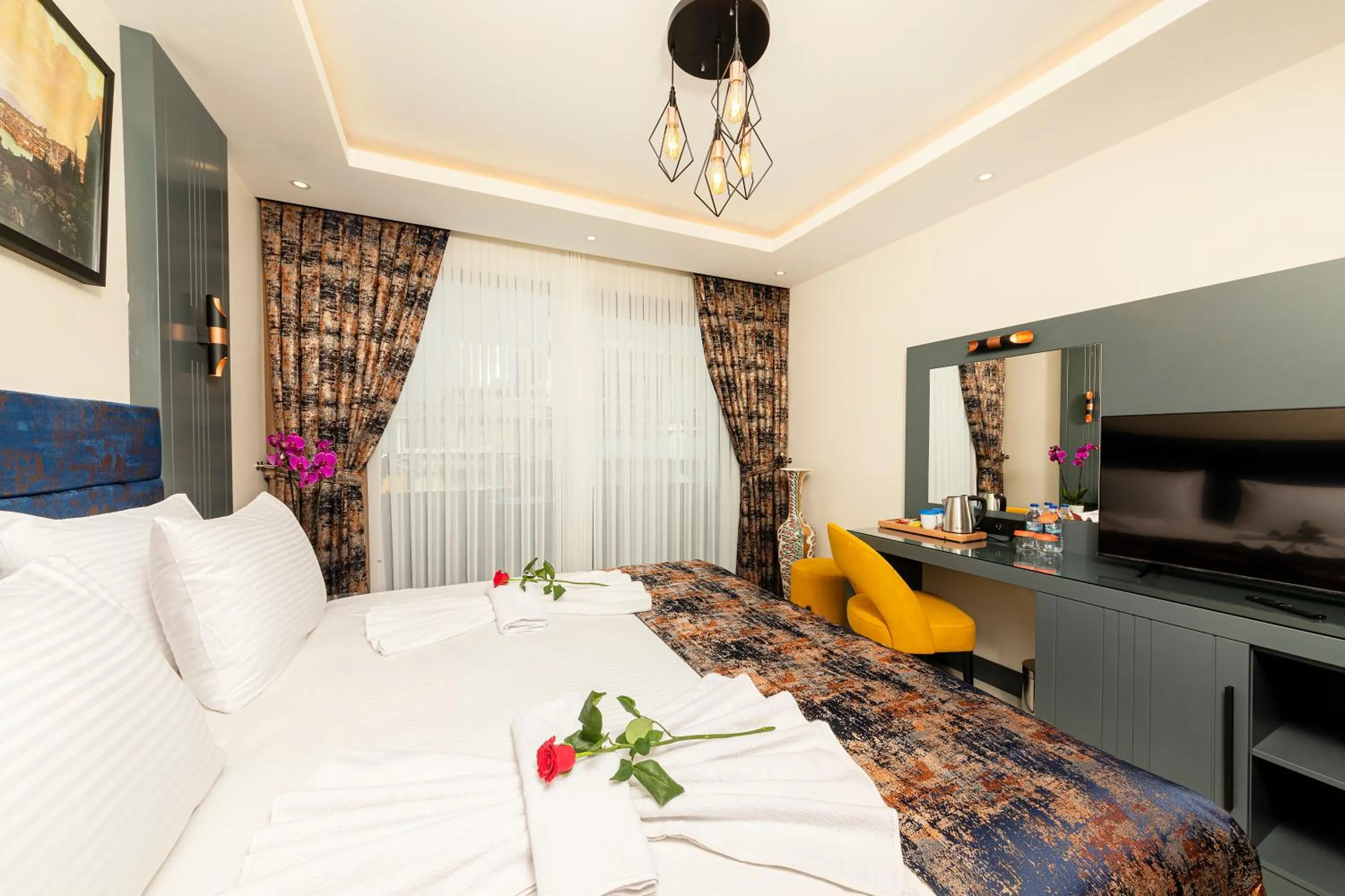 Photo of the whole room, Bed in The Magnaura Palace Hotel