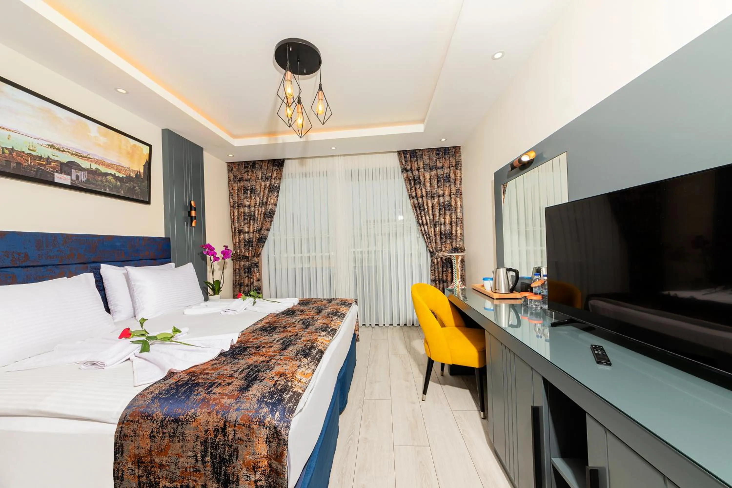 Photo of the whole room, Bed in The Magnaura Palace Hotel