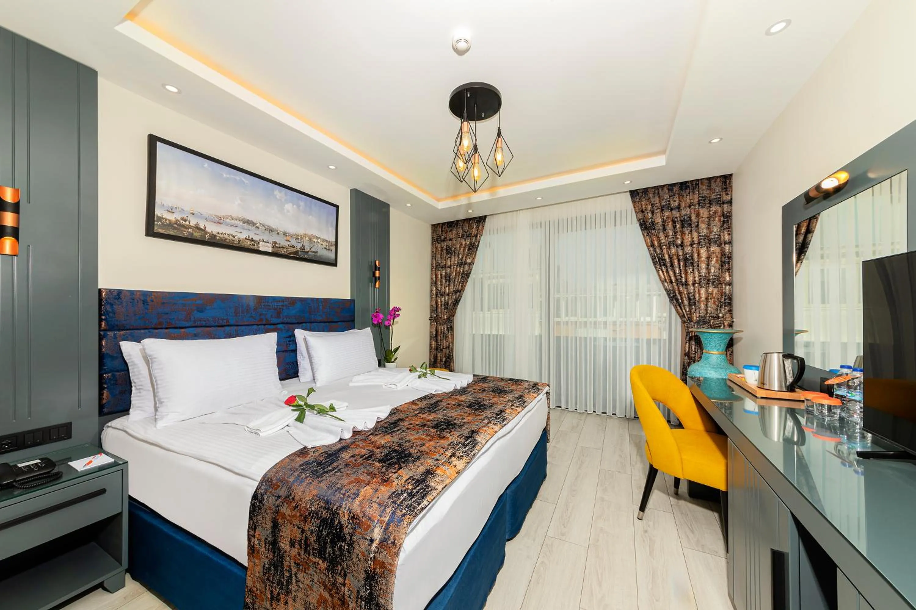 Photo of the whole room, Bed in The Magnaura Palace Hotel