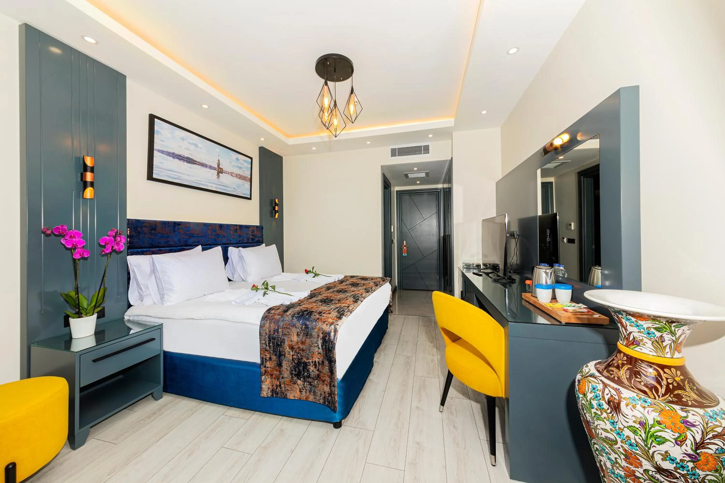 Photo of the whole room, Bed in The Magnaura Palace Hotel