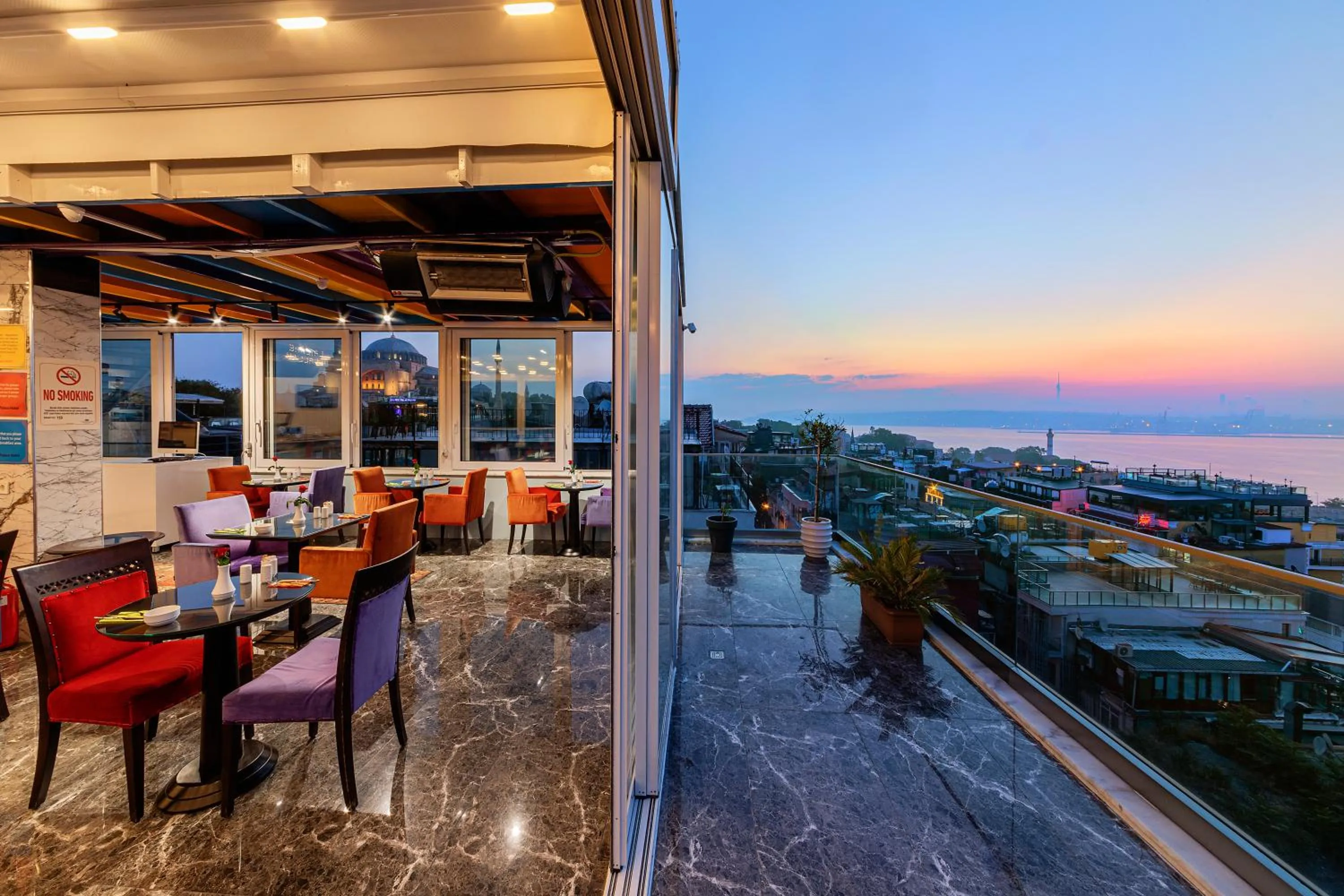 Balcony/Terrace in The Magnaura Palace Hotel