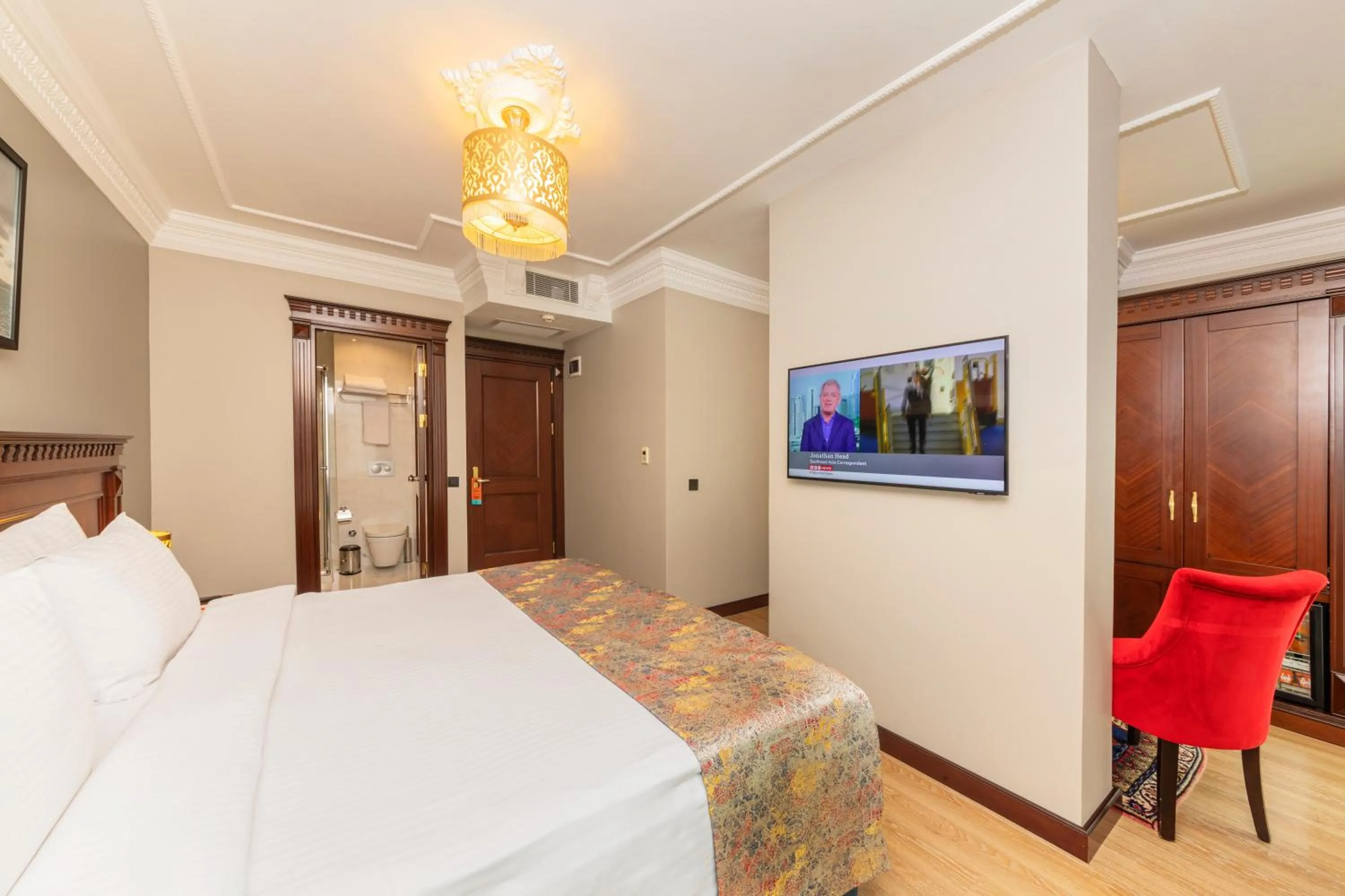 TV and multimedia, Bed in The Magnaura Palace Hotel