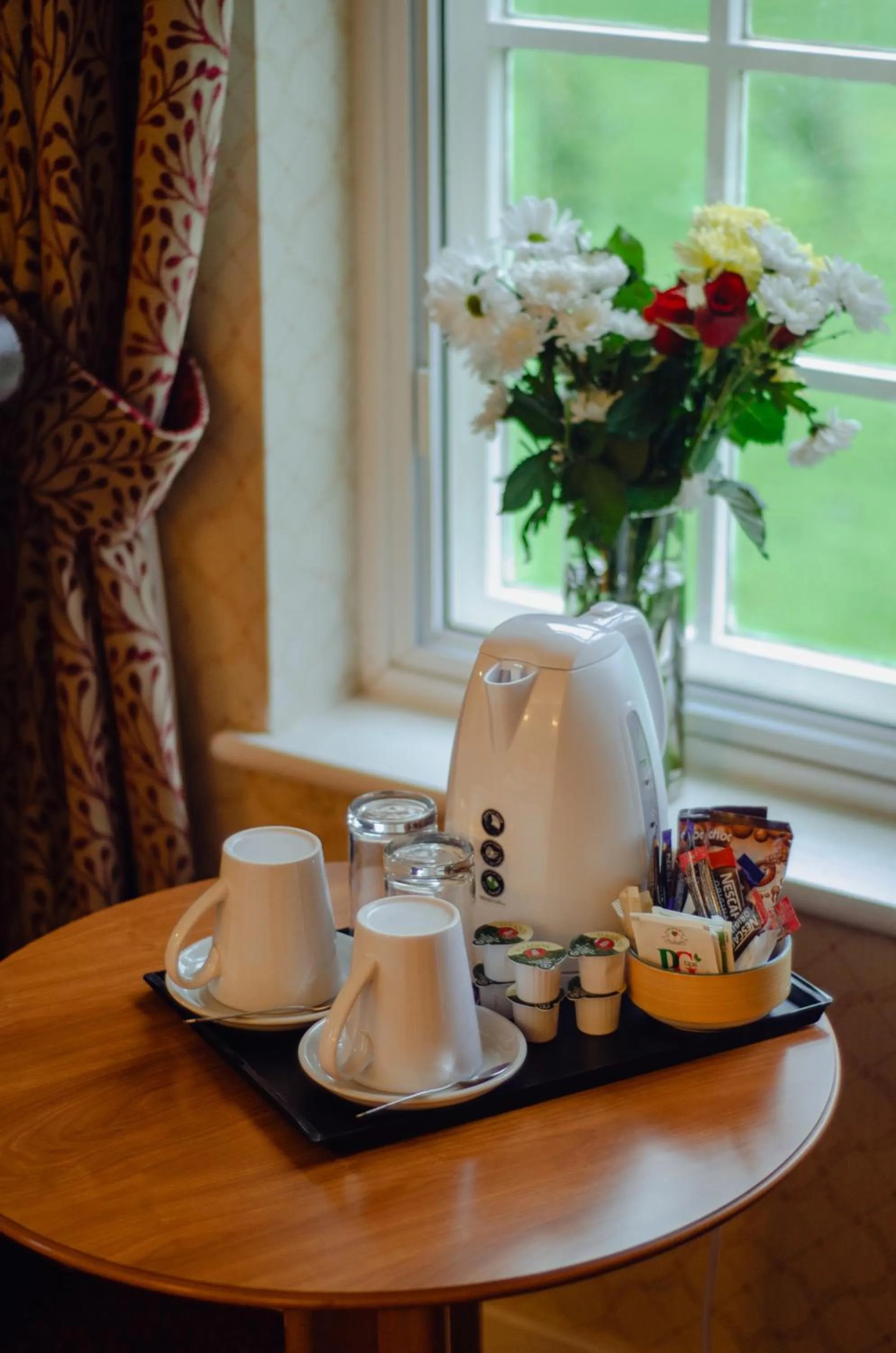 Coffee/tea facilities in Howfield Manor Hotel