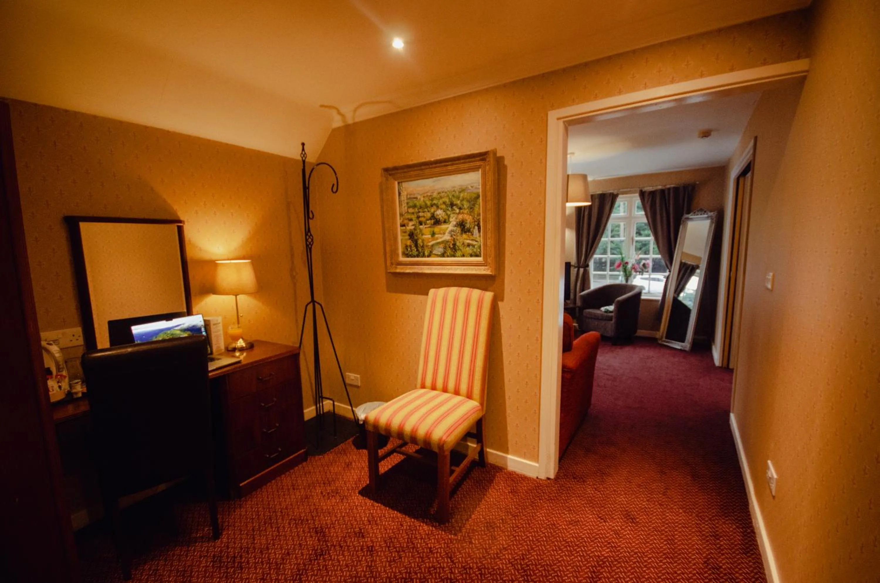 hair dresser, Bed in Howfield Manor Hotel