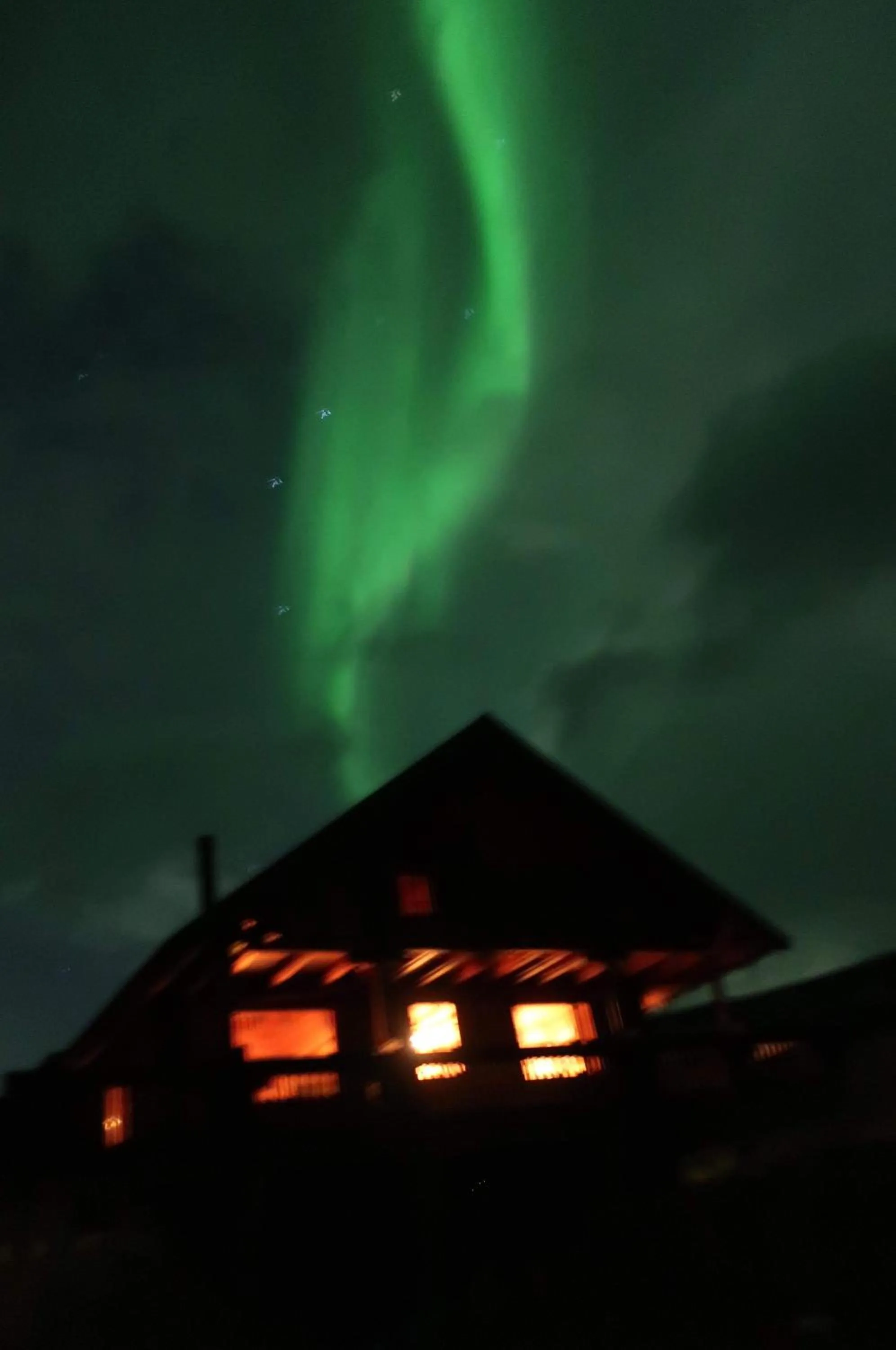 Night in Ravencliff Lodge