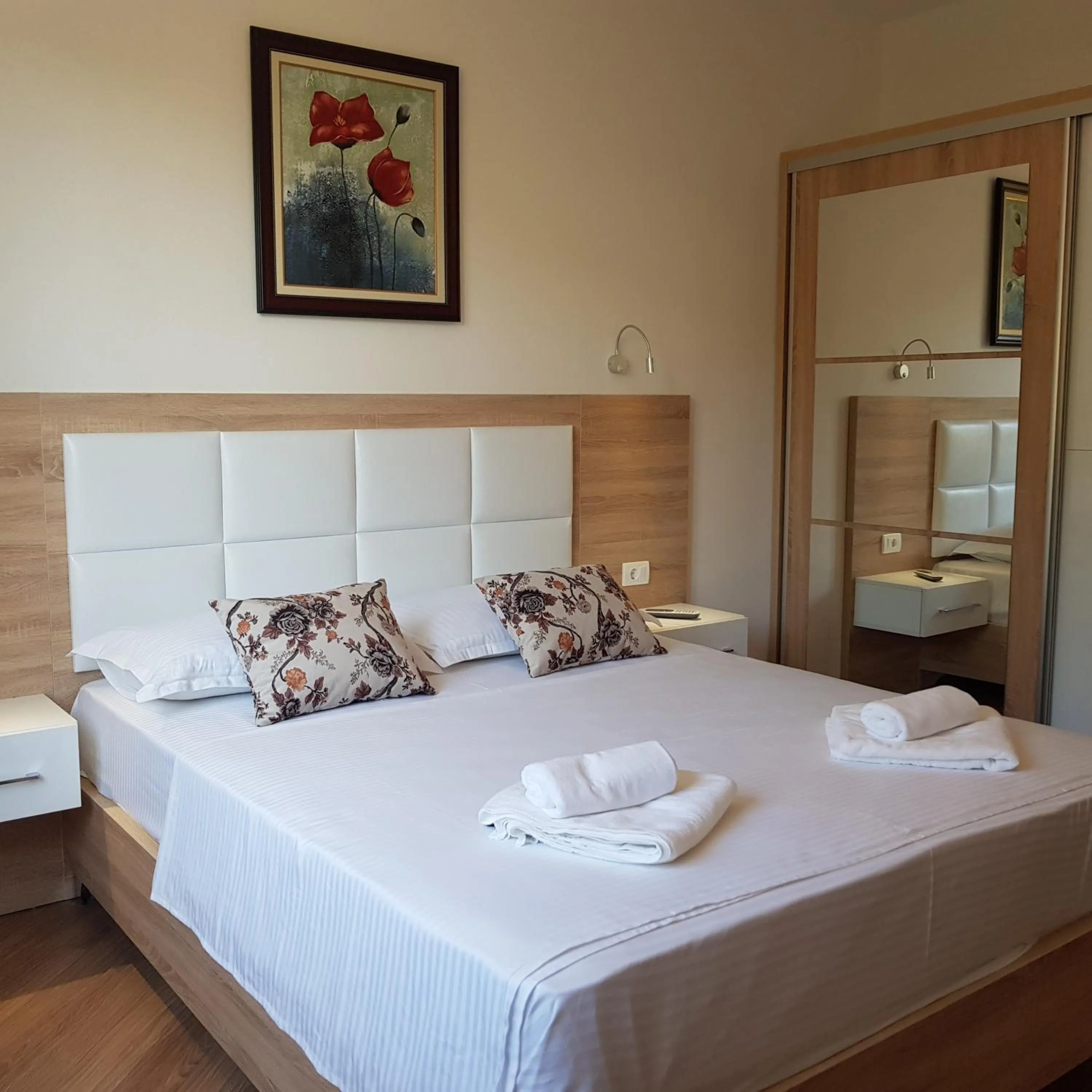 Bedroom, Bed in Green Hill Apartments
