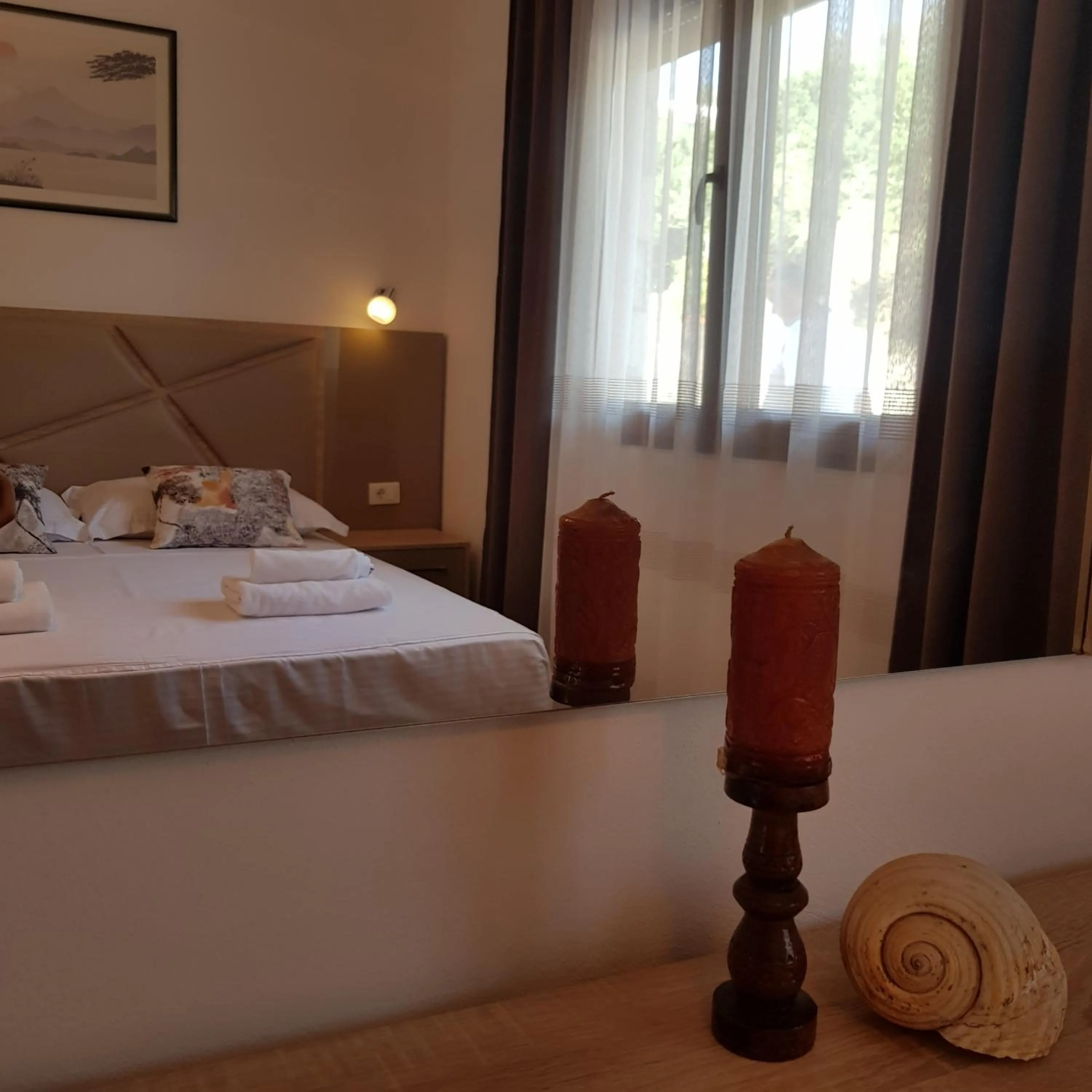 Decorative detail, Bed in Green Hill Apartments