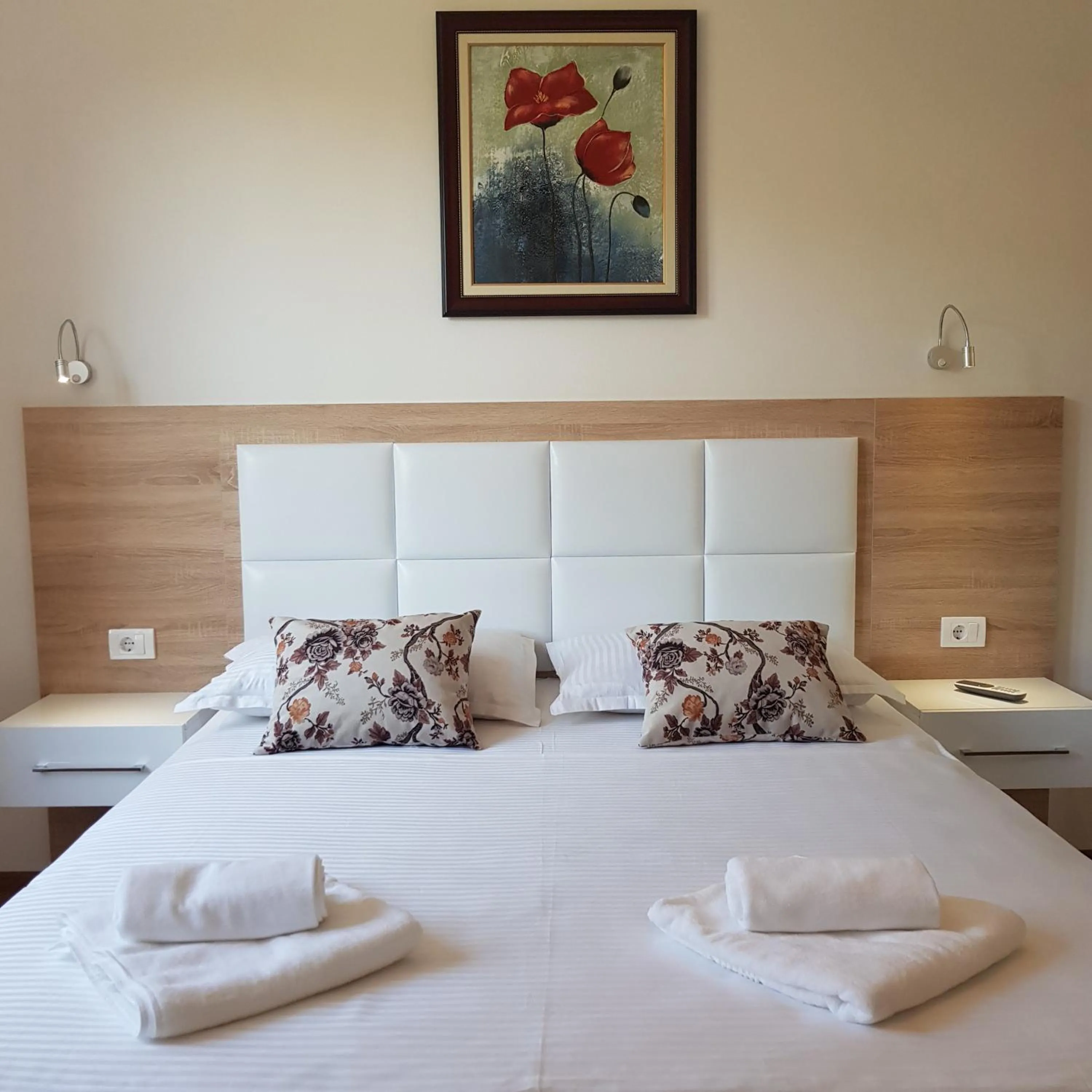Bedroom, Bed in Green Hill Apartments