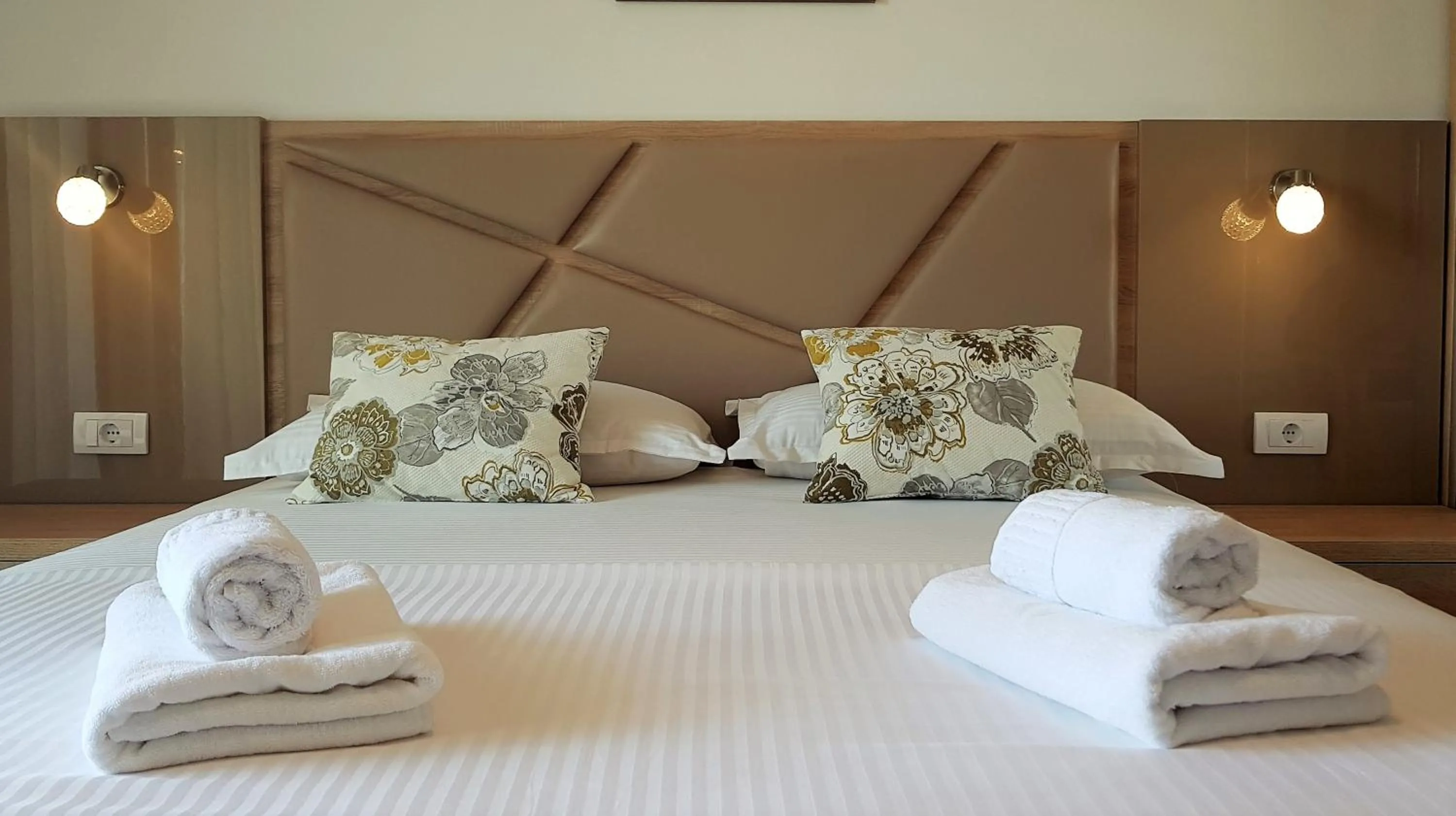 Bed in Green Hill Apartments