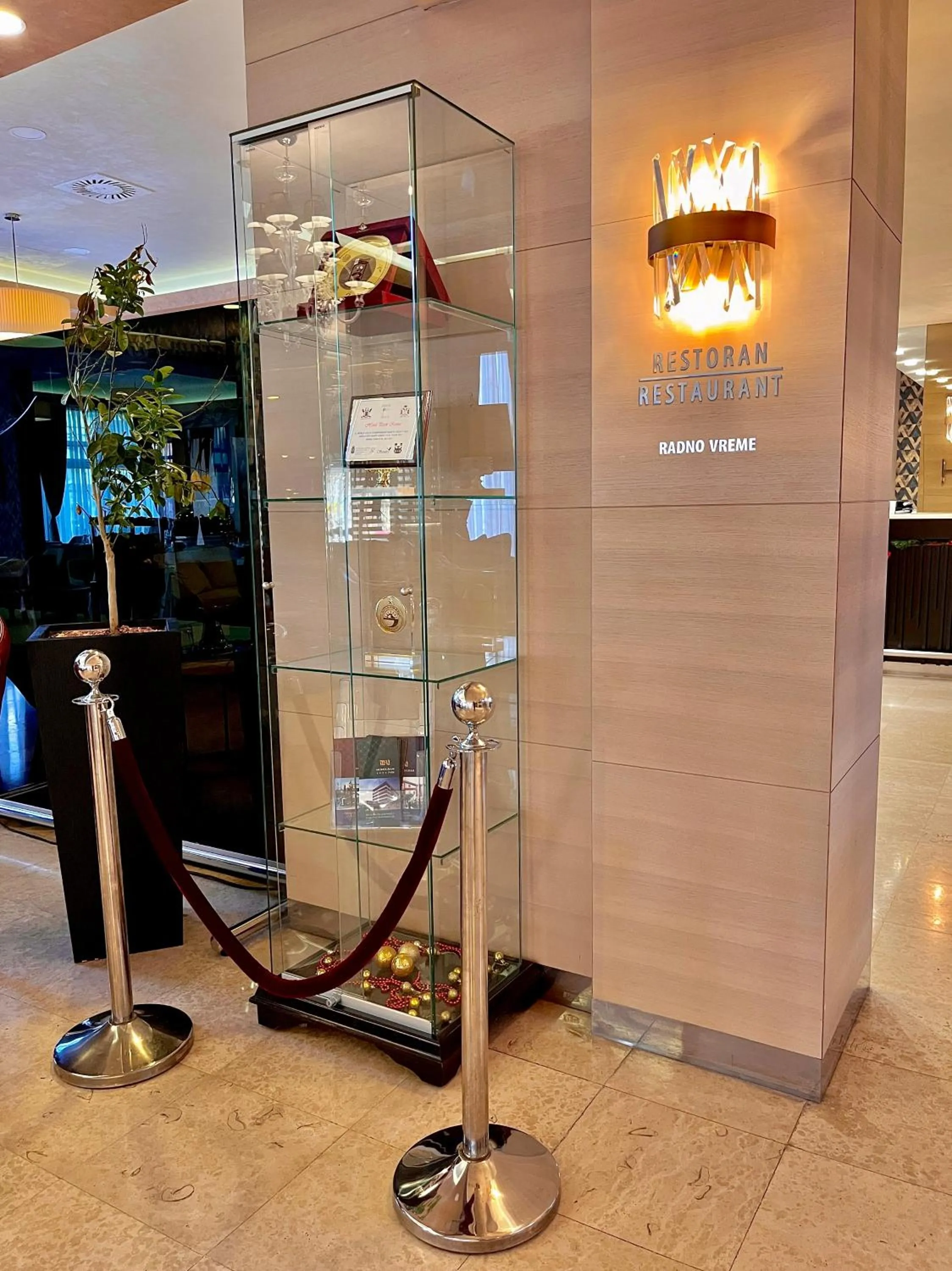 Restaurant/places to eat in Hotel Monogram Park