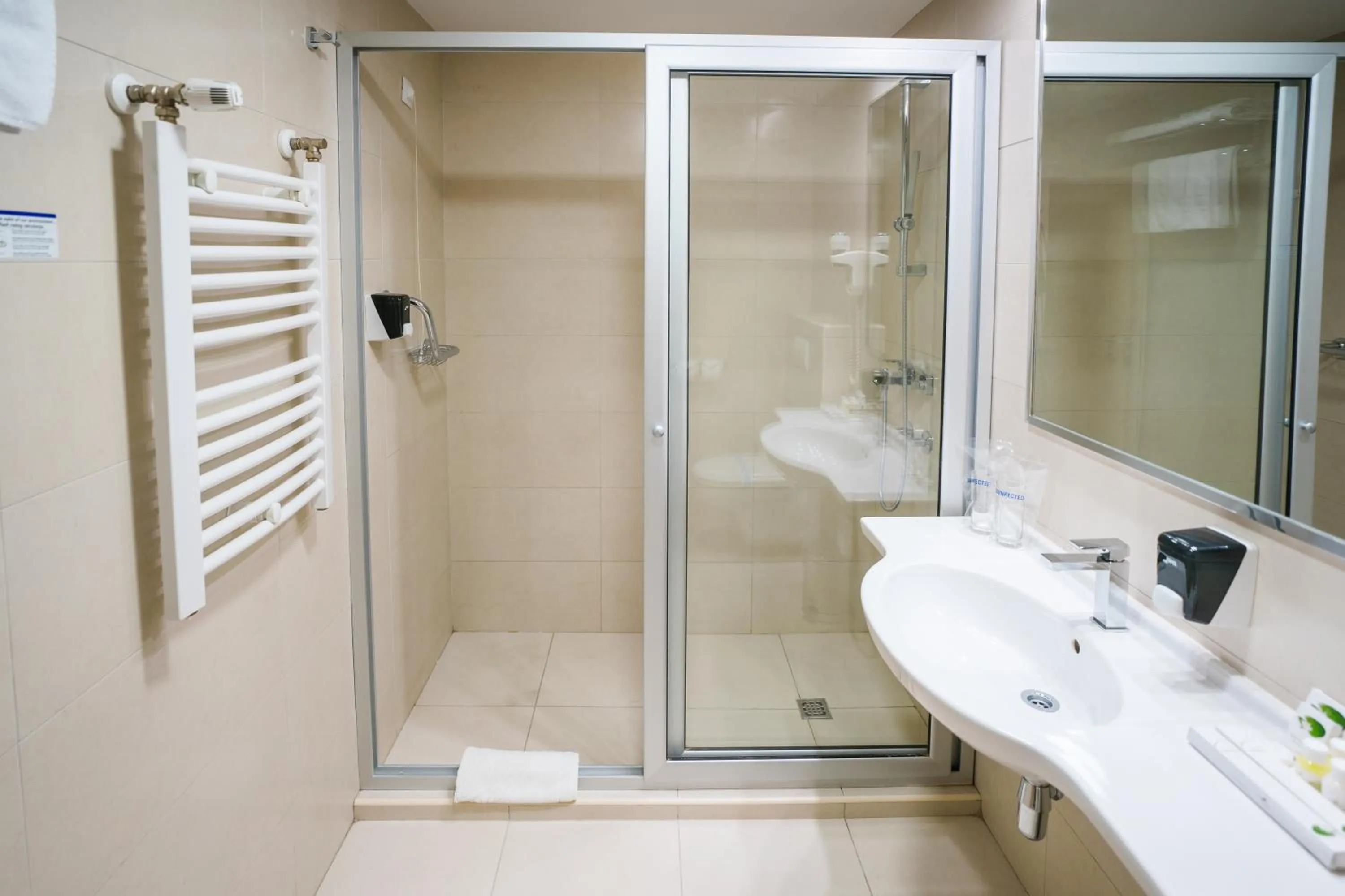 Toilet in Hotel Monogram Park