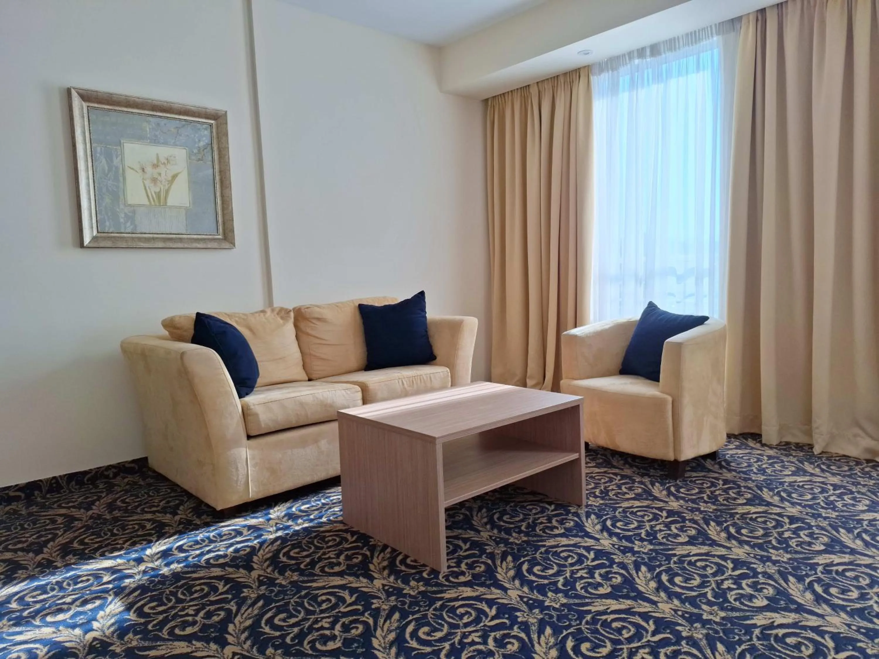 Seating area in Hotel Monogram Park