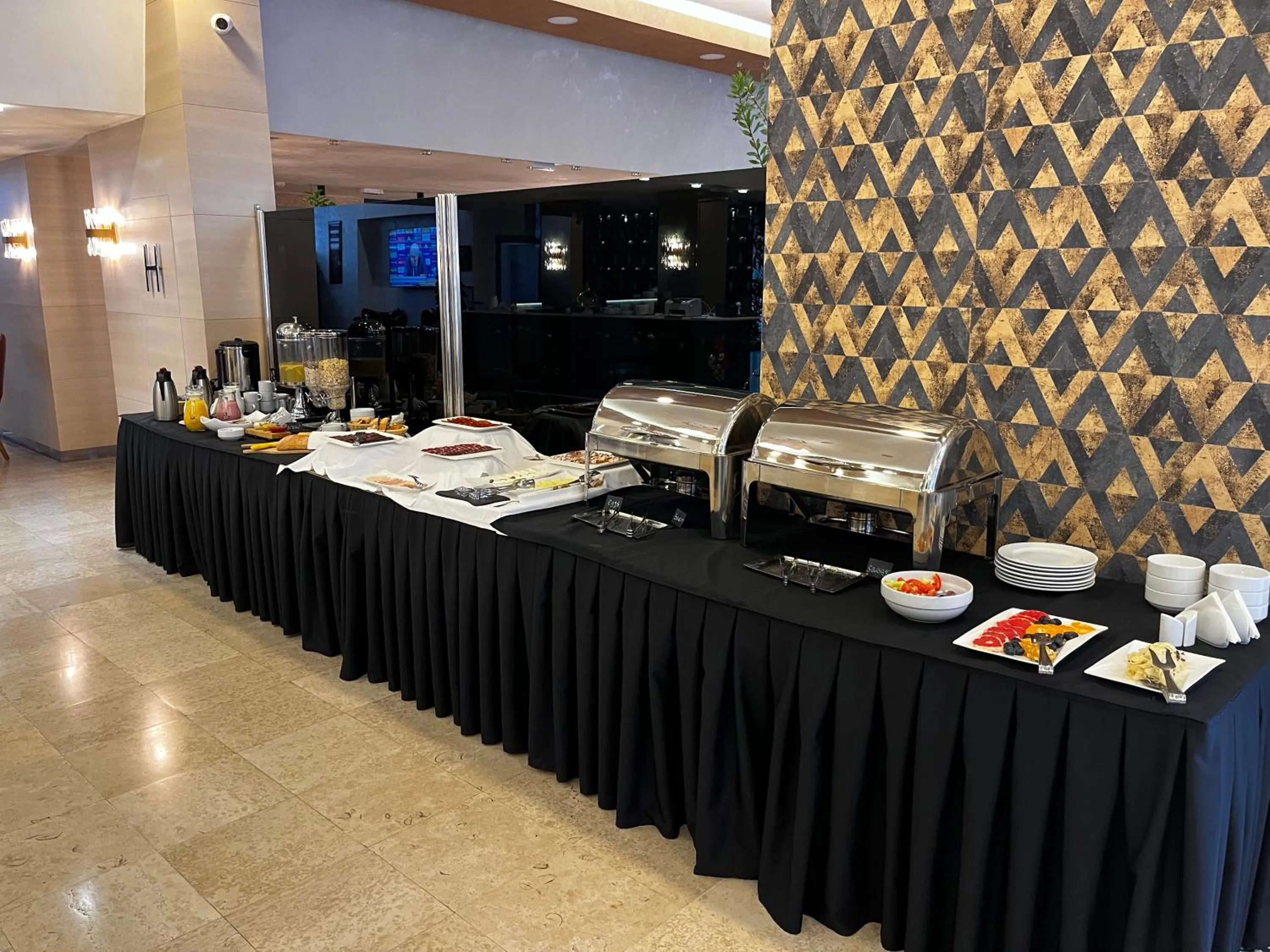 Restaurant/places to eat in Hotel Monogram Park