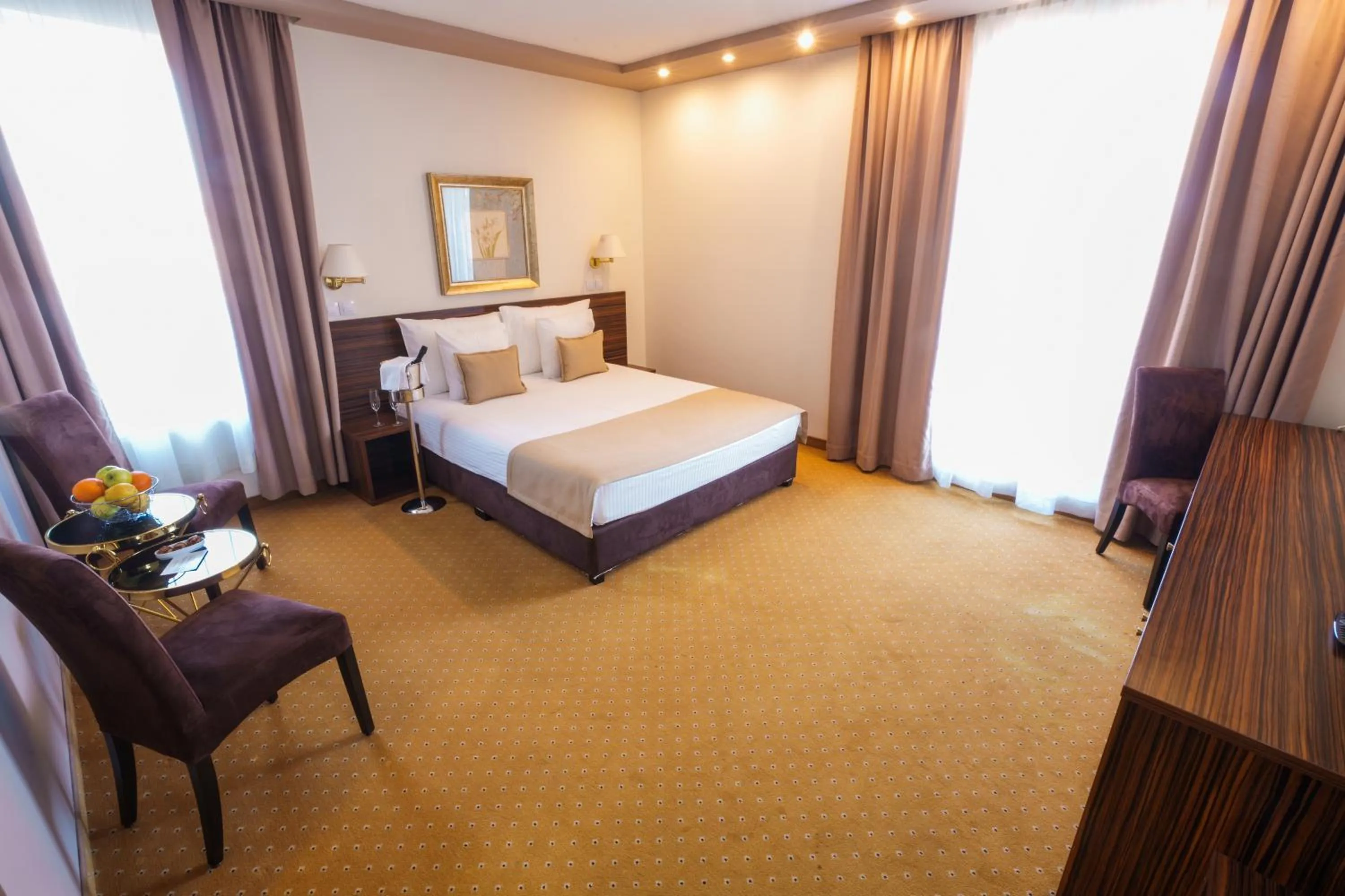 Breakfast, Bed in Hotel Monogram Park