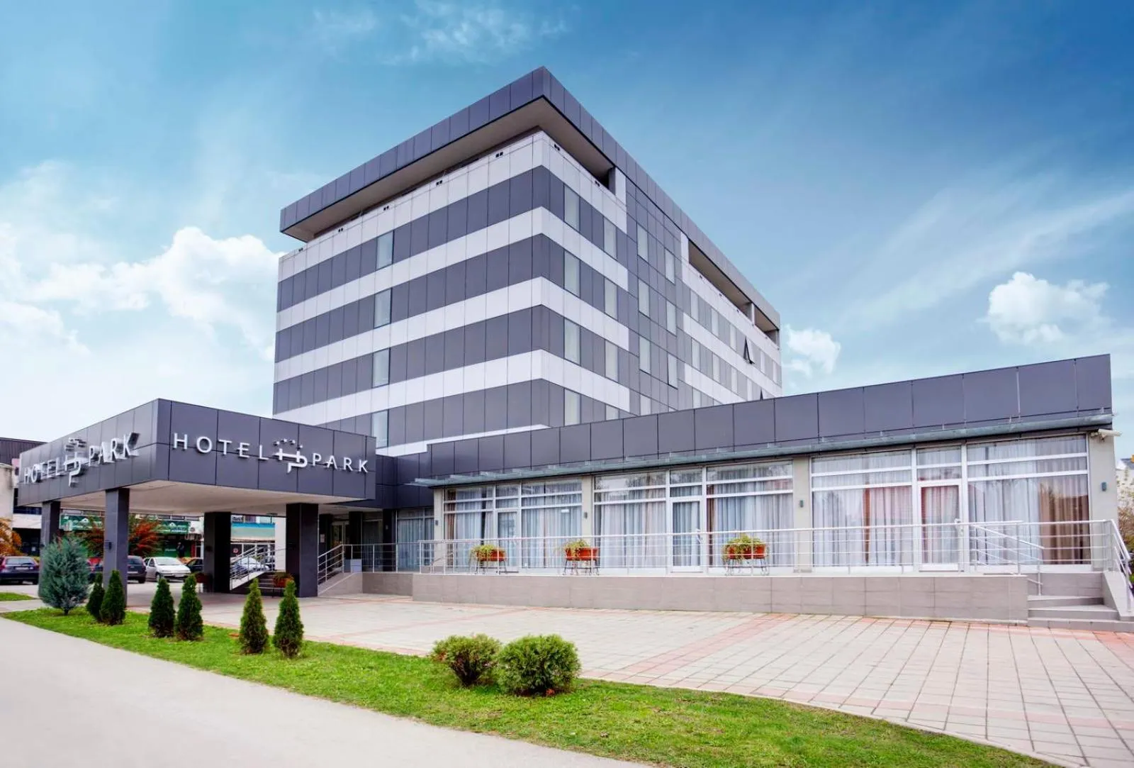 Property building in Hotel Monogram Park