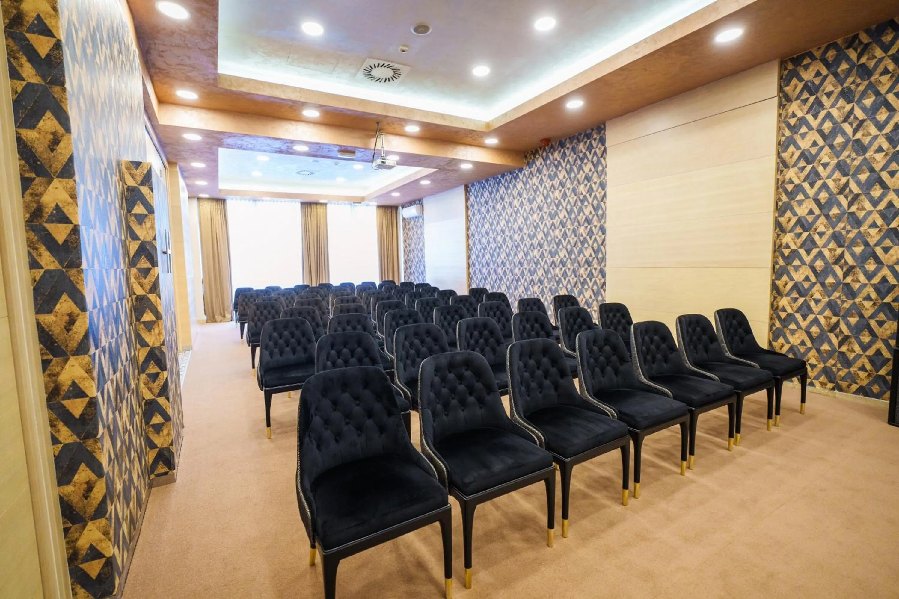 Business facilities in Hotel Monogram Park