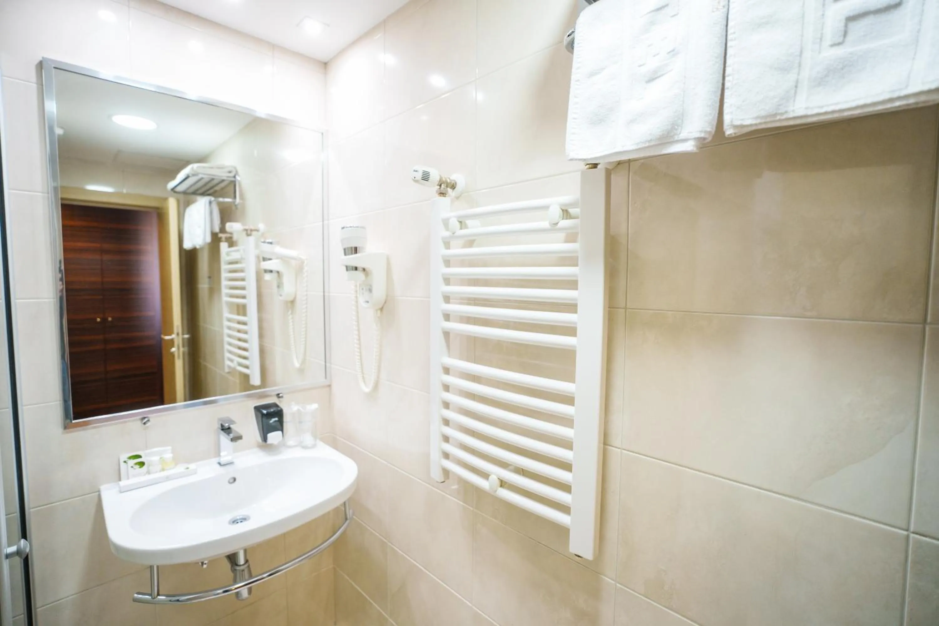 Toilet in Hotel Monogram Park