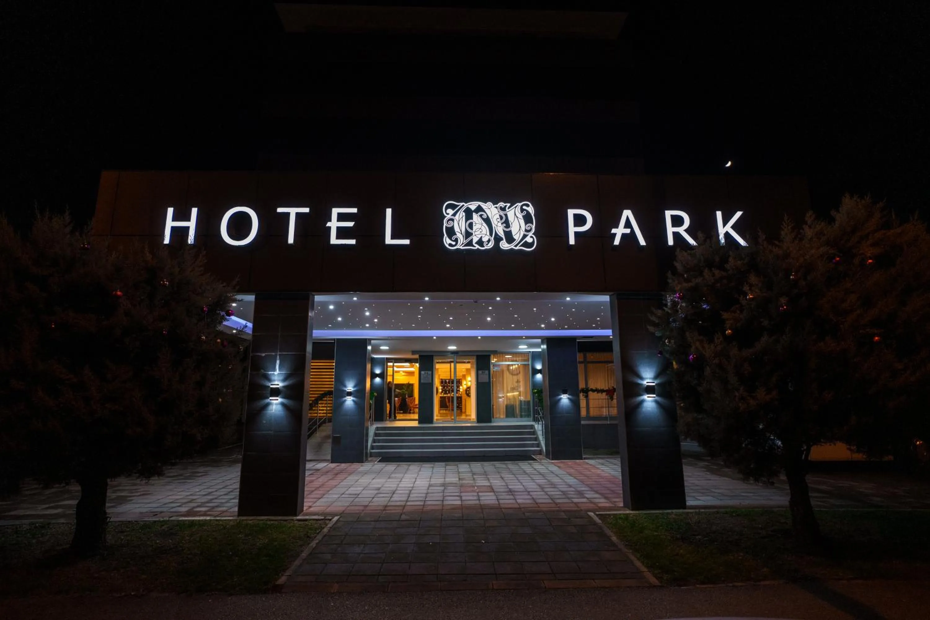 Property building in Hotel Monogram Park