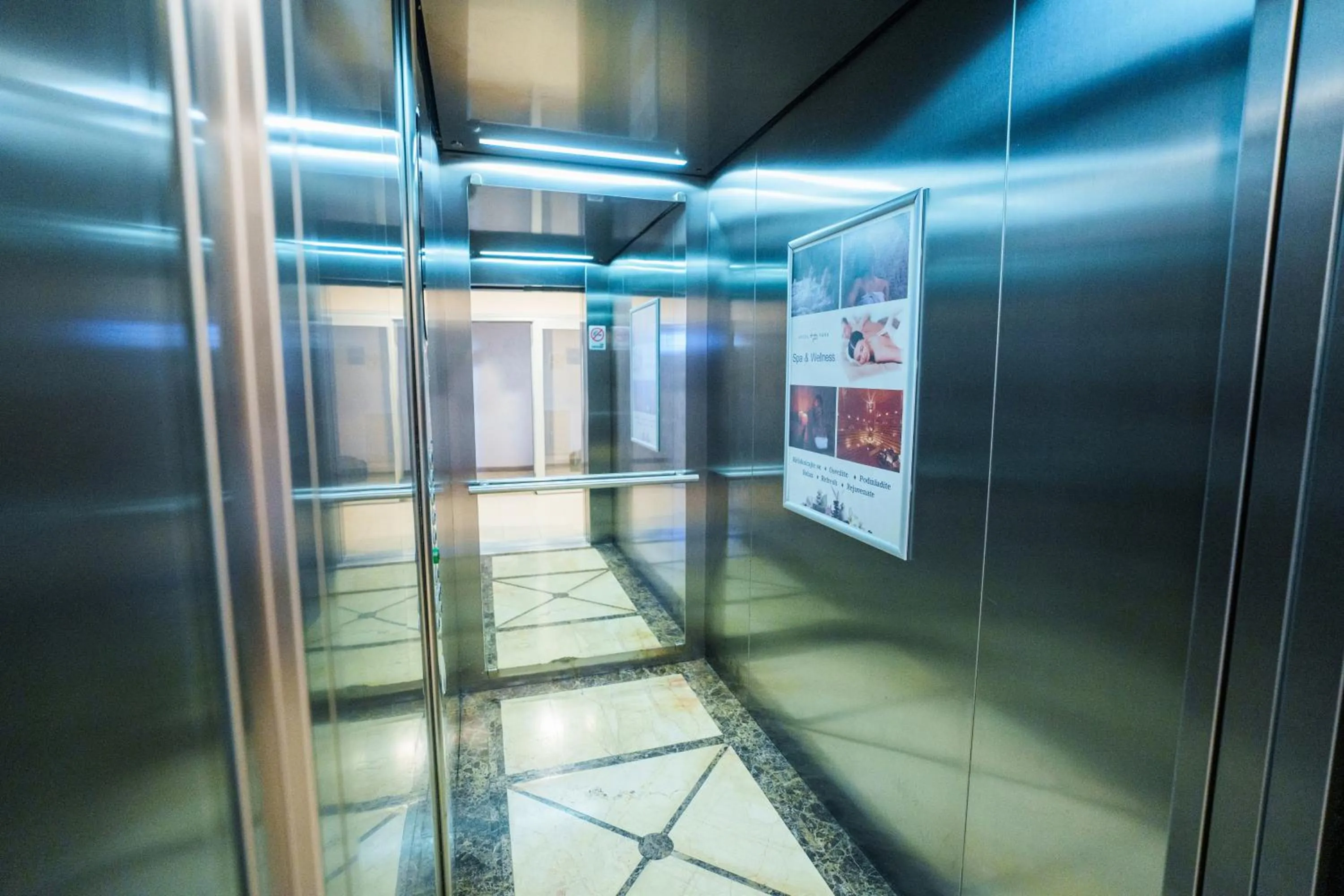 elevator in Hotel Monogram Park