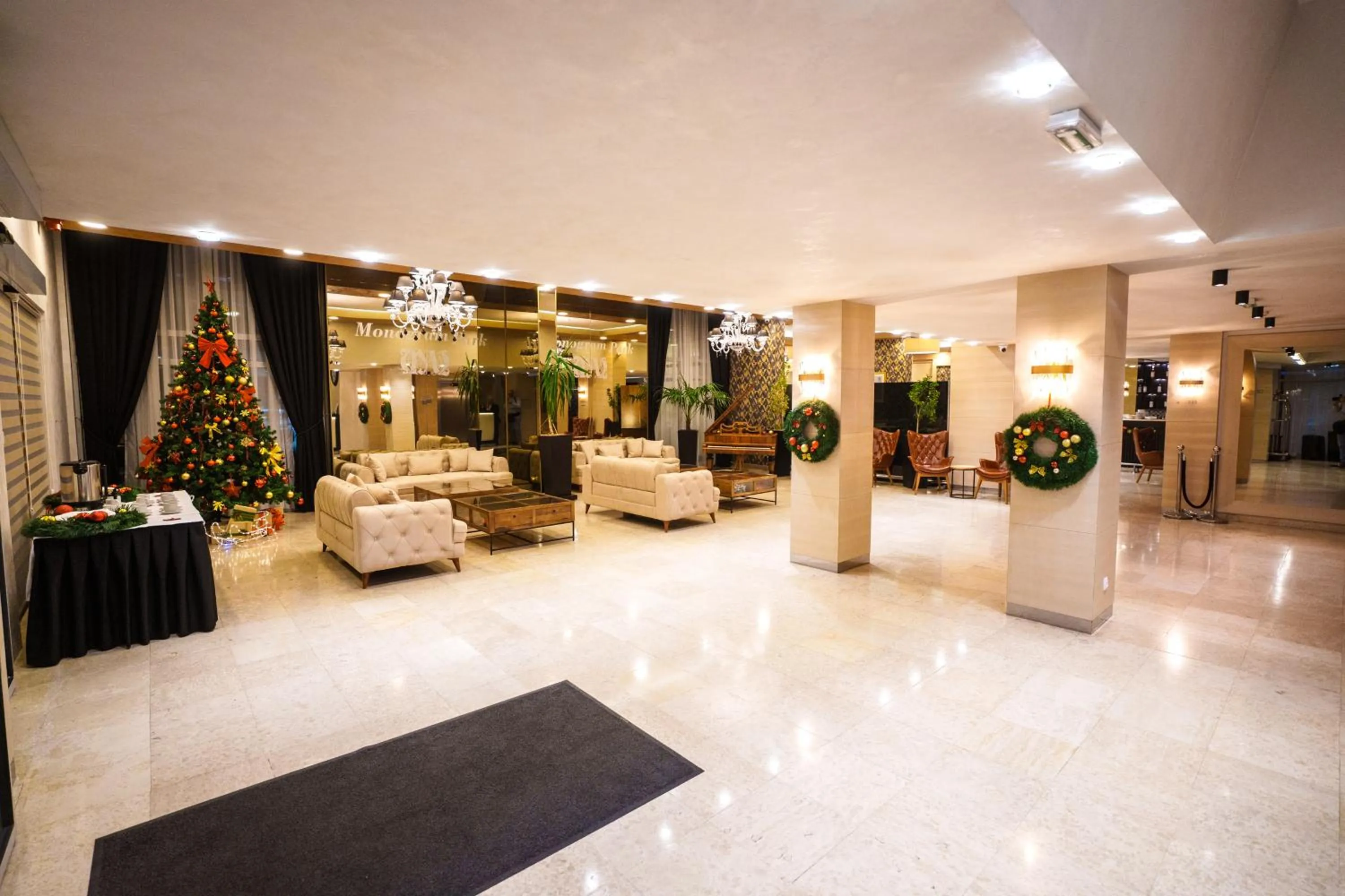 Lobby or reception in Hotel Monogram Park