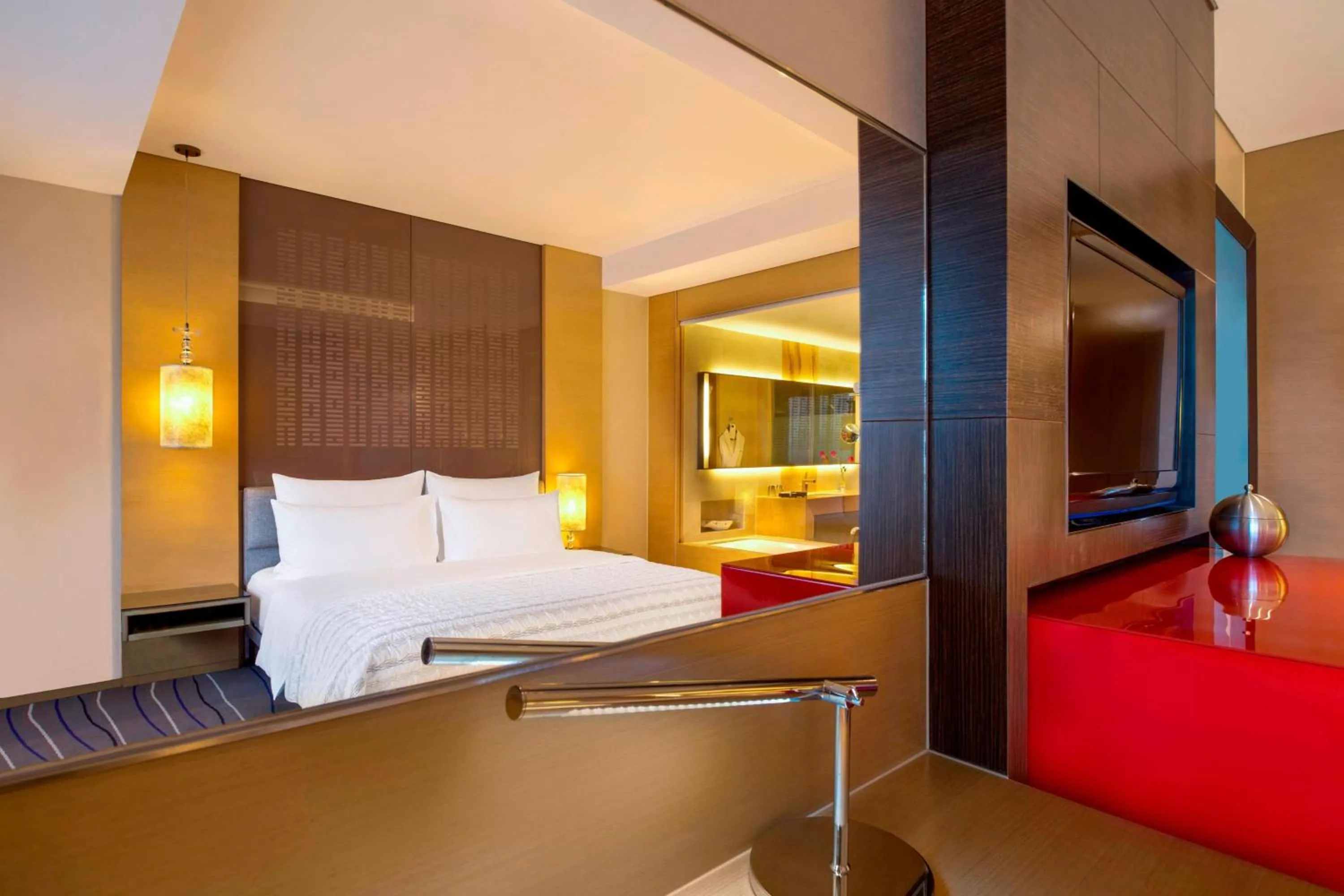 TV and multimedia, Bed in Le Méridien Qingdao l Instagrammable l CBD l Nearby seaside,nearby May 4th Square