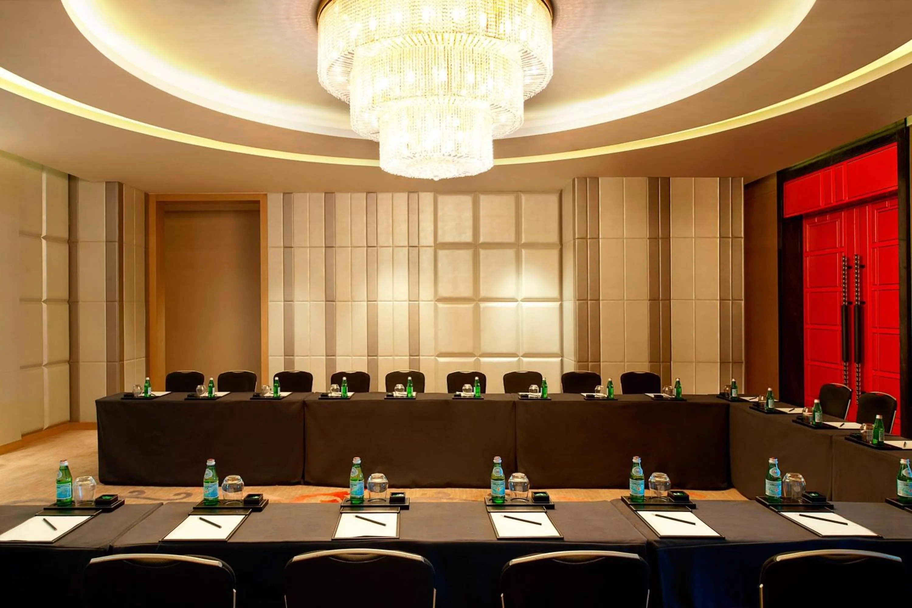 Meeting/conference room in Le Méridien Qingdao l Instagrammable l CBD l Nearby seaside,nearby May 4th Square