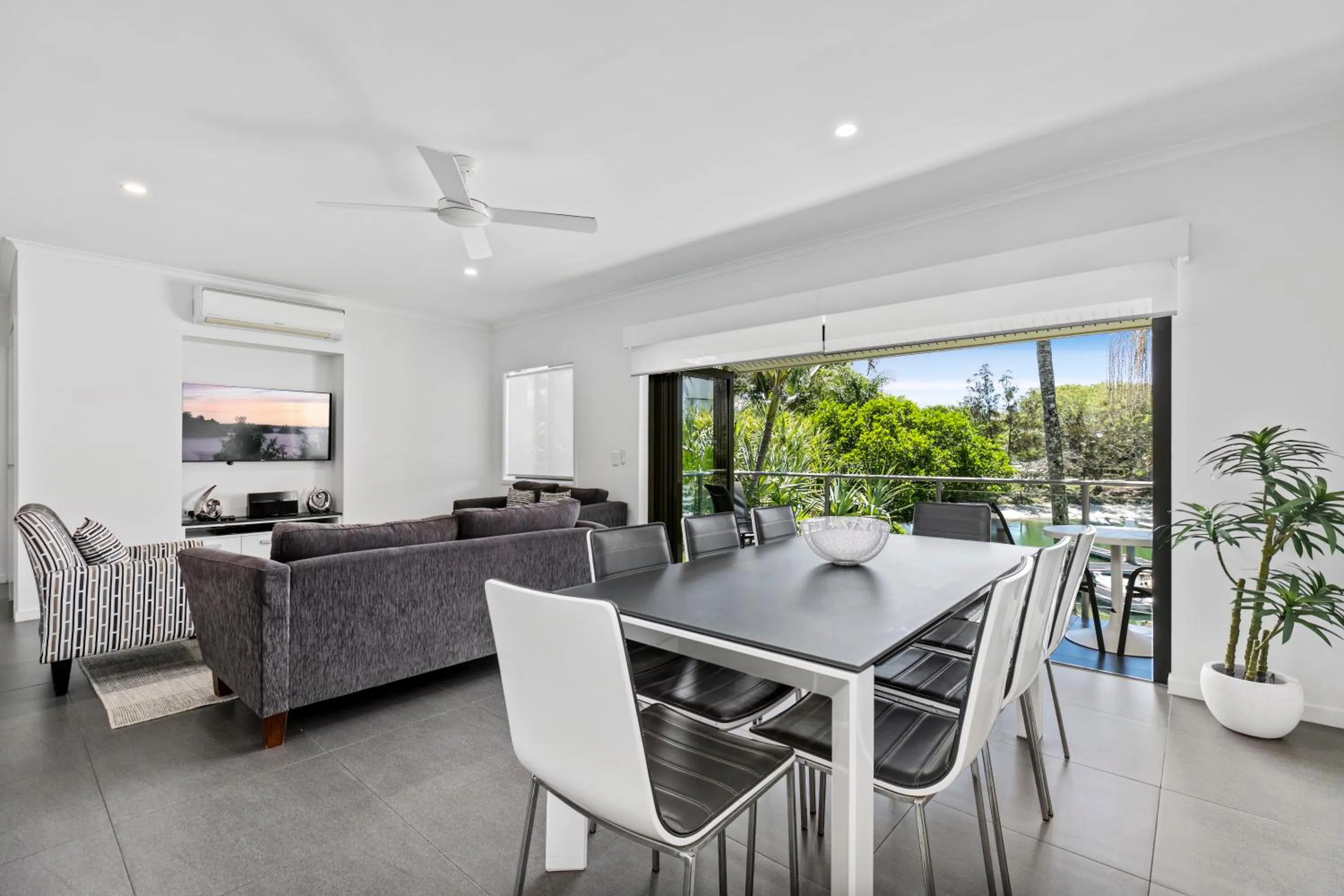 Dining area in Culgoa Point Beach Resort