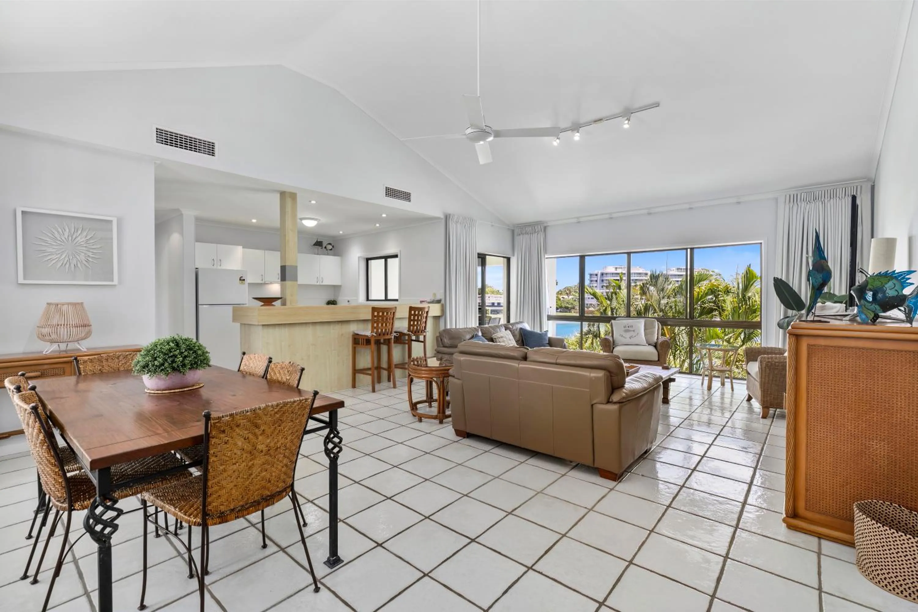 Dining area in Culgoa Point Beach Resort