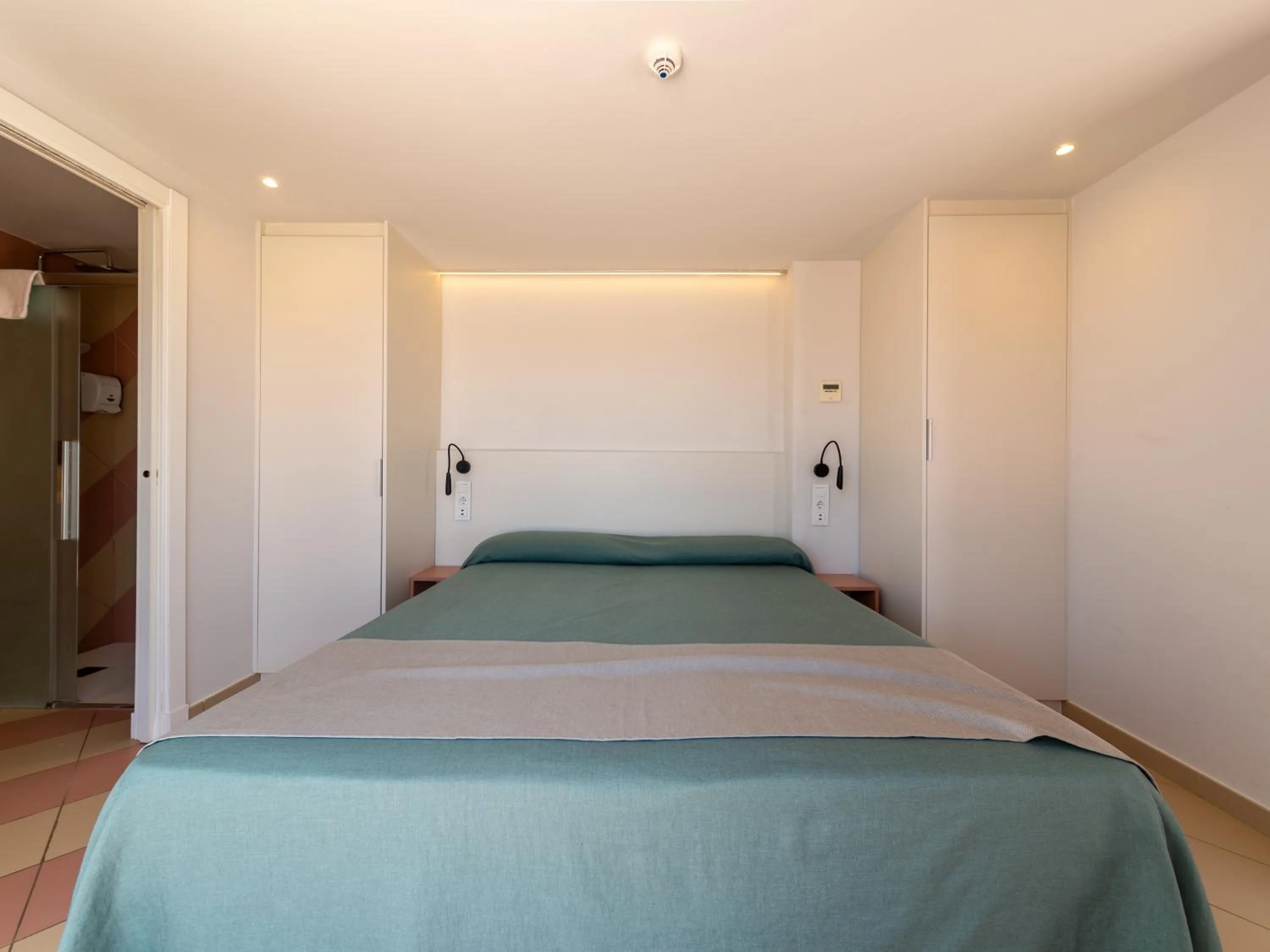 Bedroom, Bed in Apartamentos Sunway Arizona