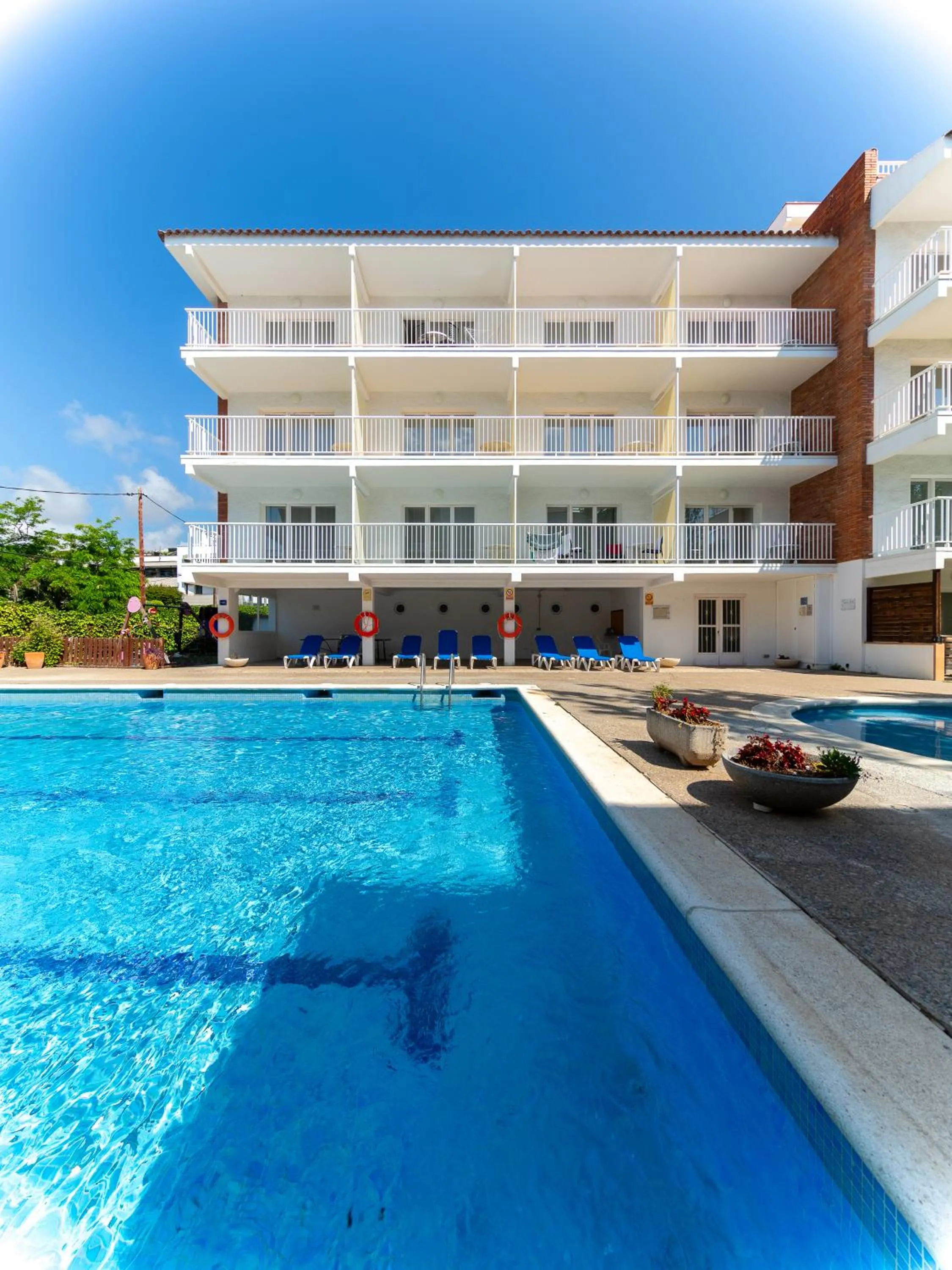 Swimming pool in Apartamentos Sunway Arizona