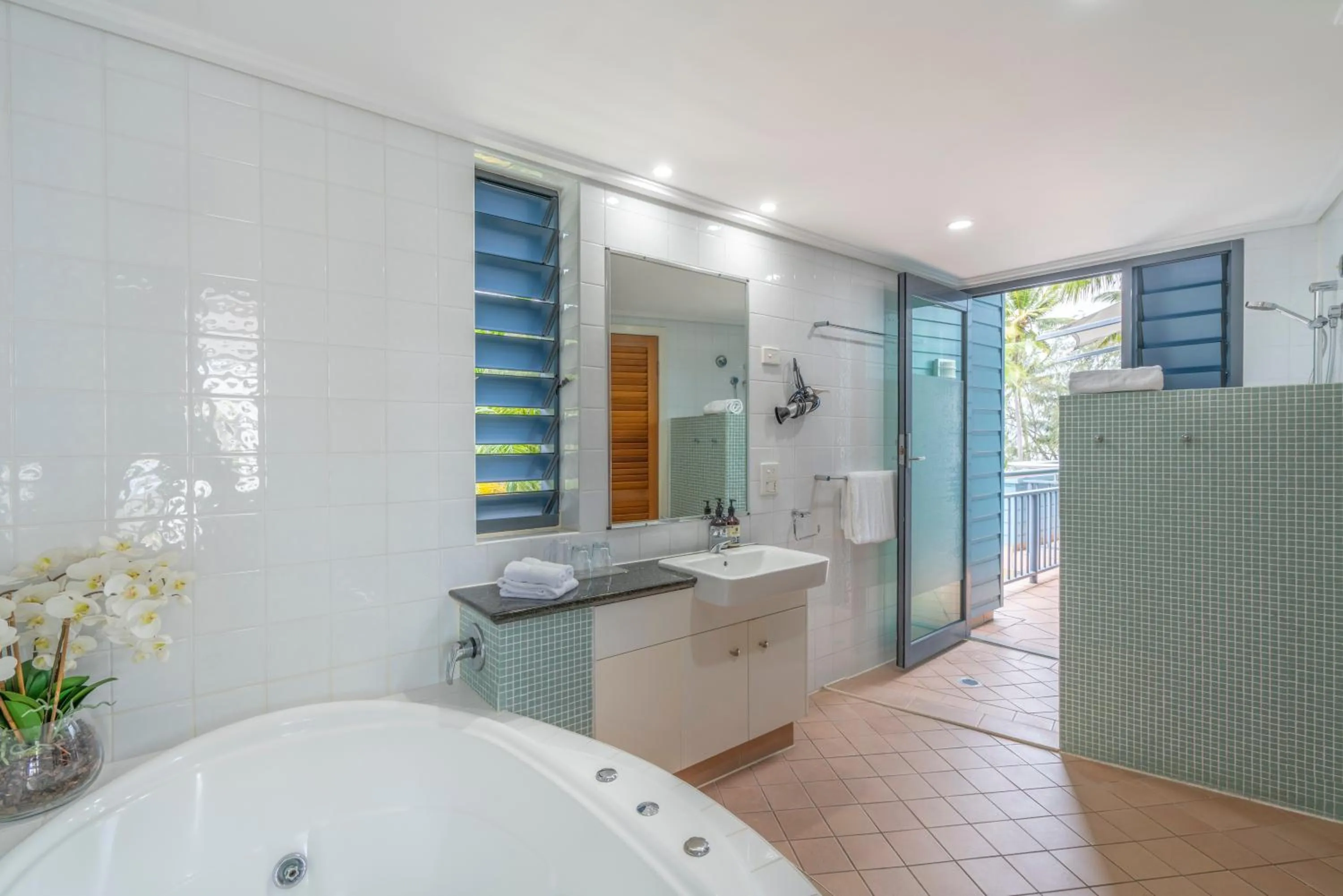 Bathroom in Port Douglas Peninsula Boutique Hotel - Adults Only Haven