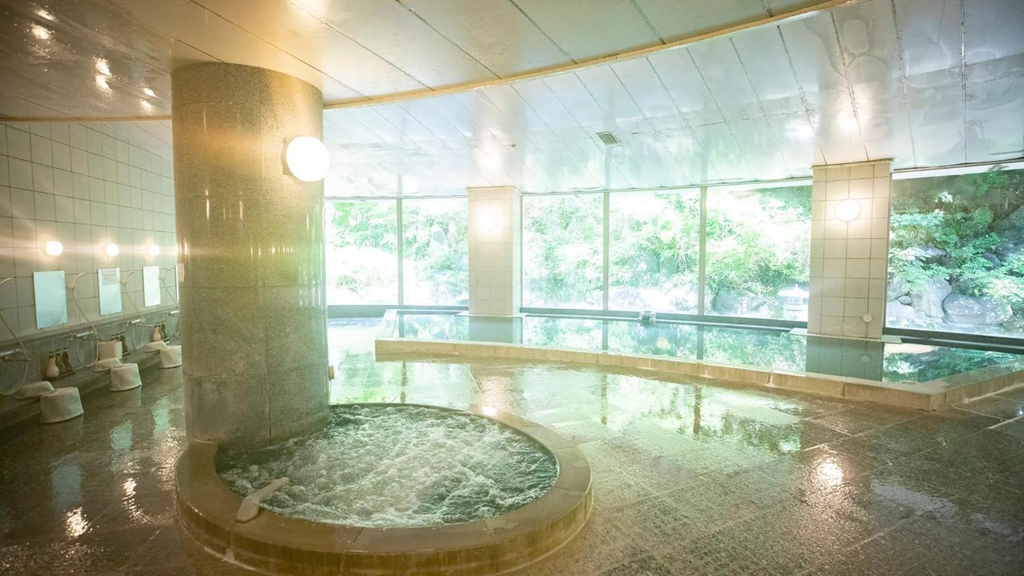 Public Bath in Kamogawa Country Hotel