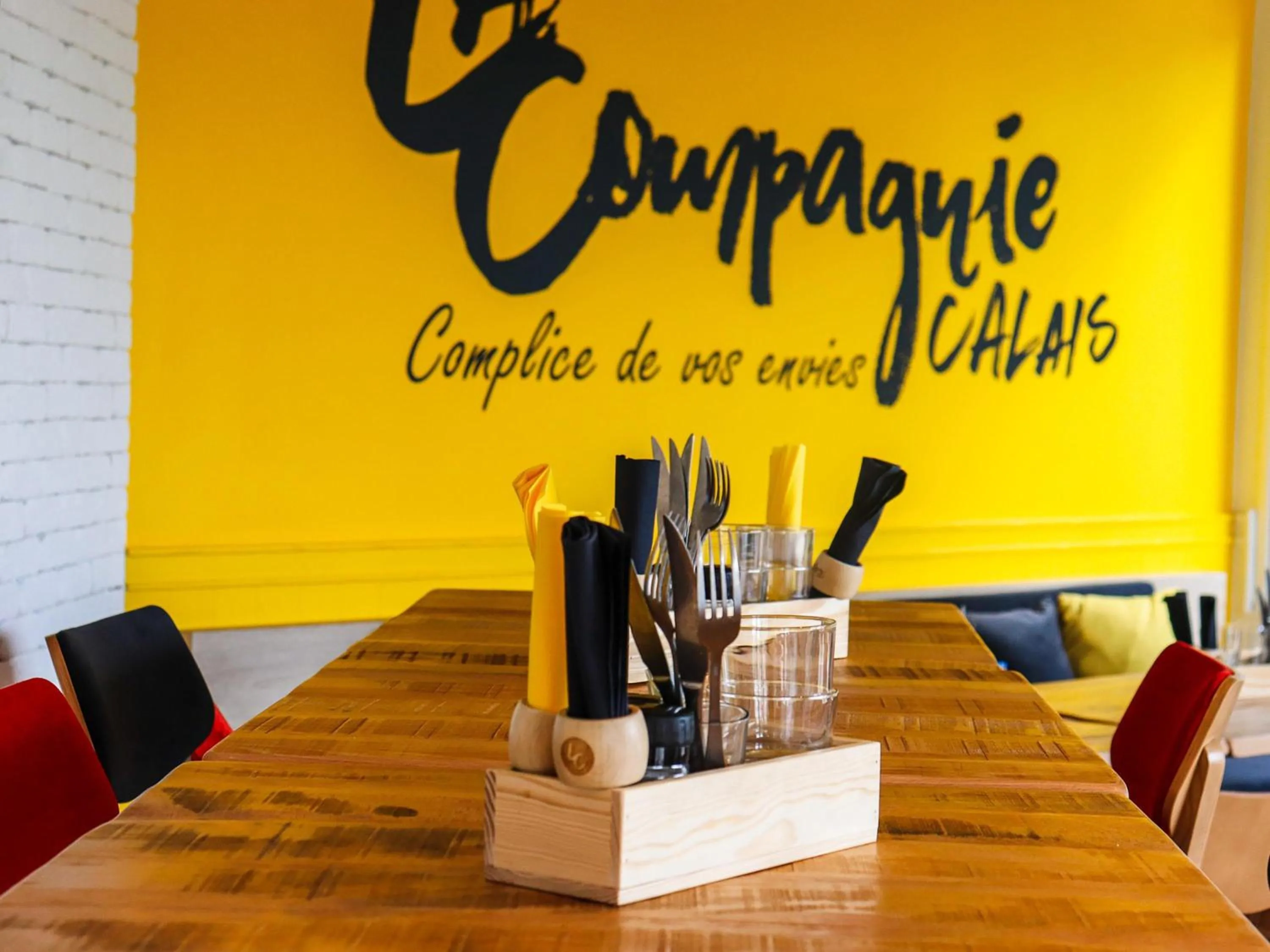 Restaurant/places to eat in ibis Calais Car Ferry