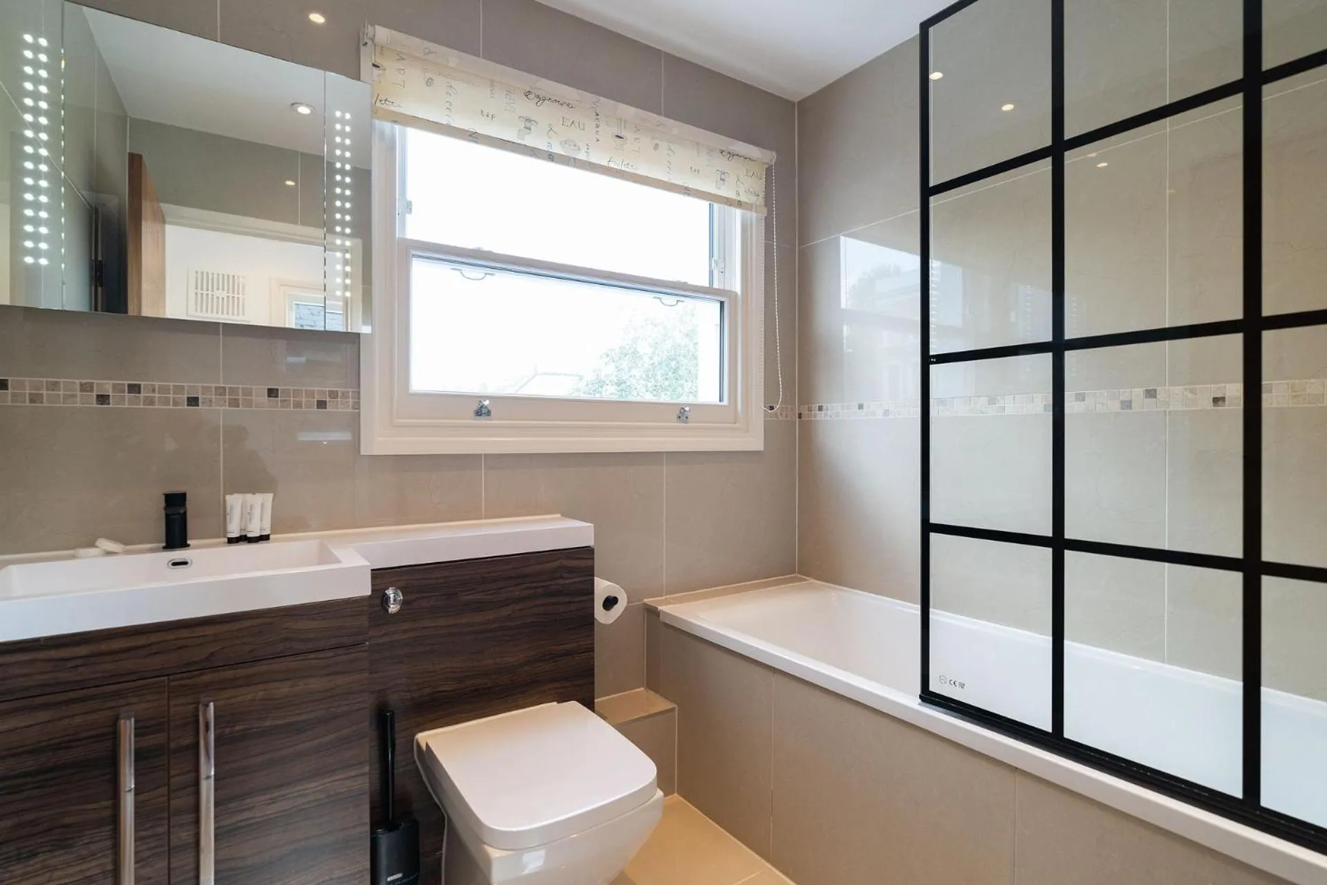 Bathroom in Lamington Apartments - London Hammersmith
