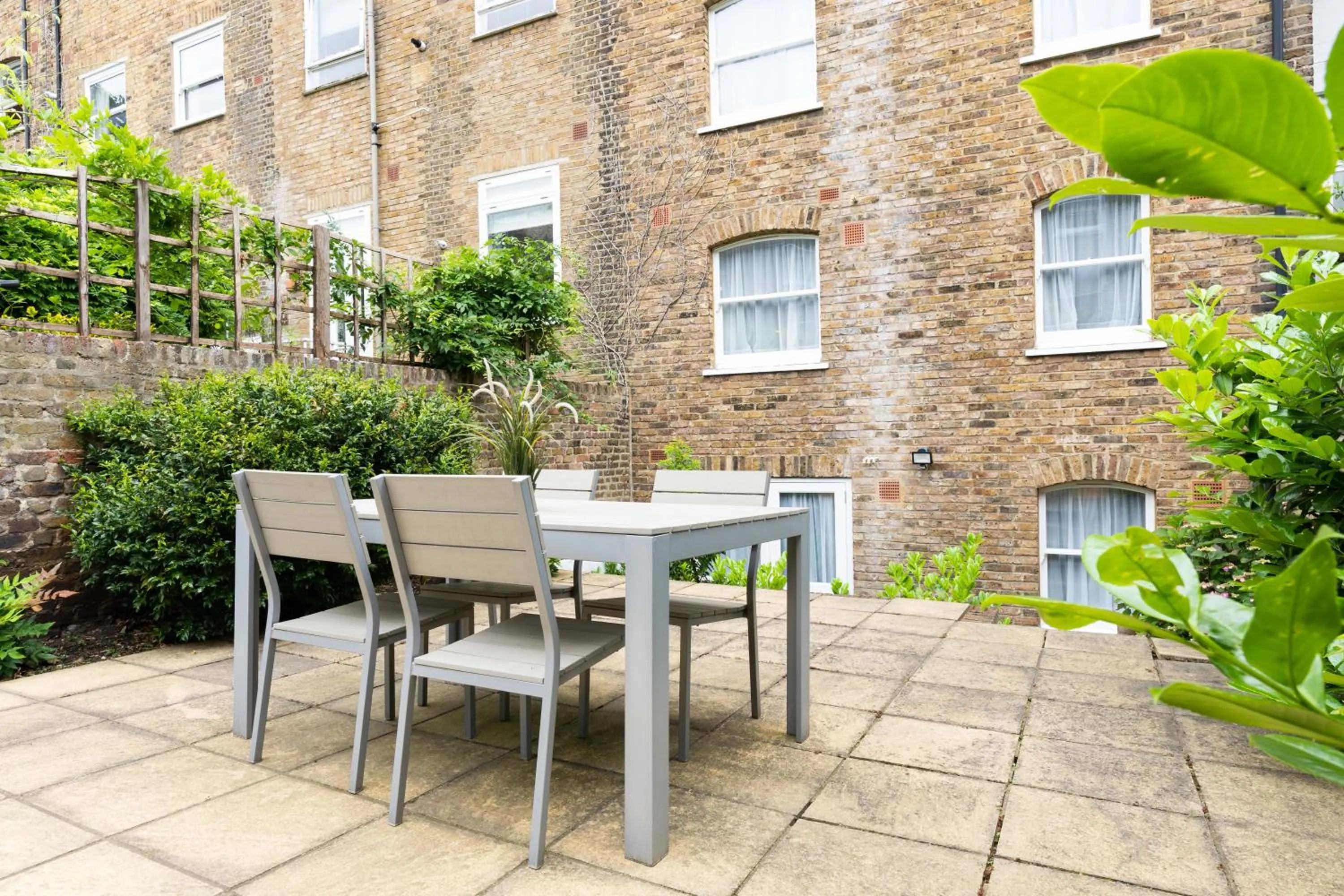 Garden in Lamington Apartments - London Hammersmith