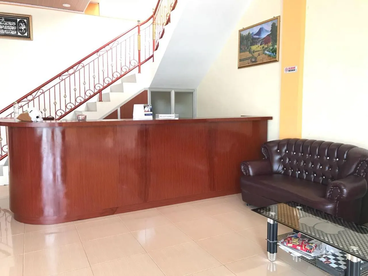 Communal lounge/ TV room in Penginapan Intan Bandara