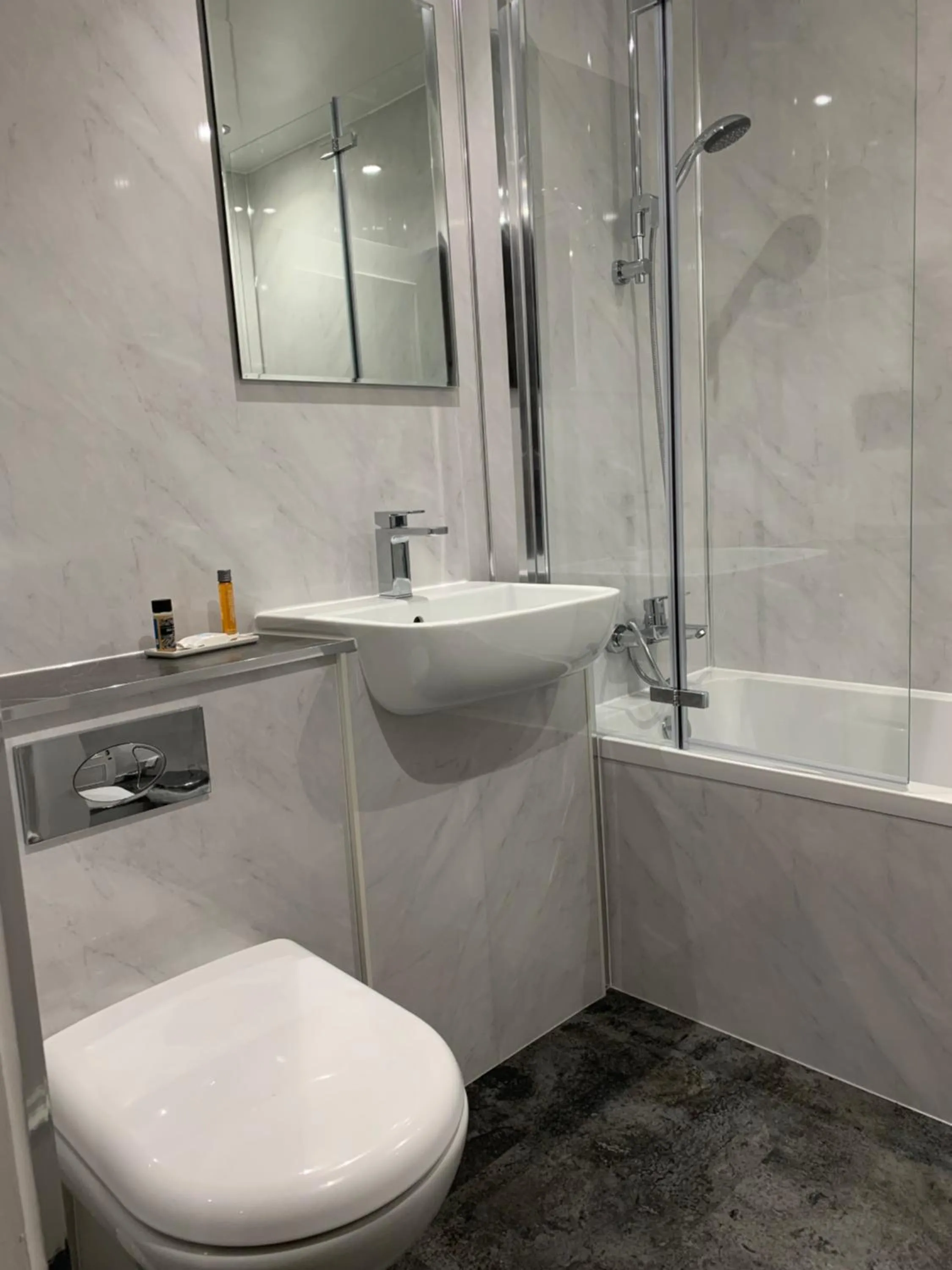 Bathroom in Dryburgh Abbey Hotel