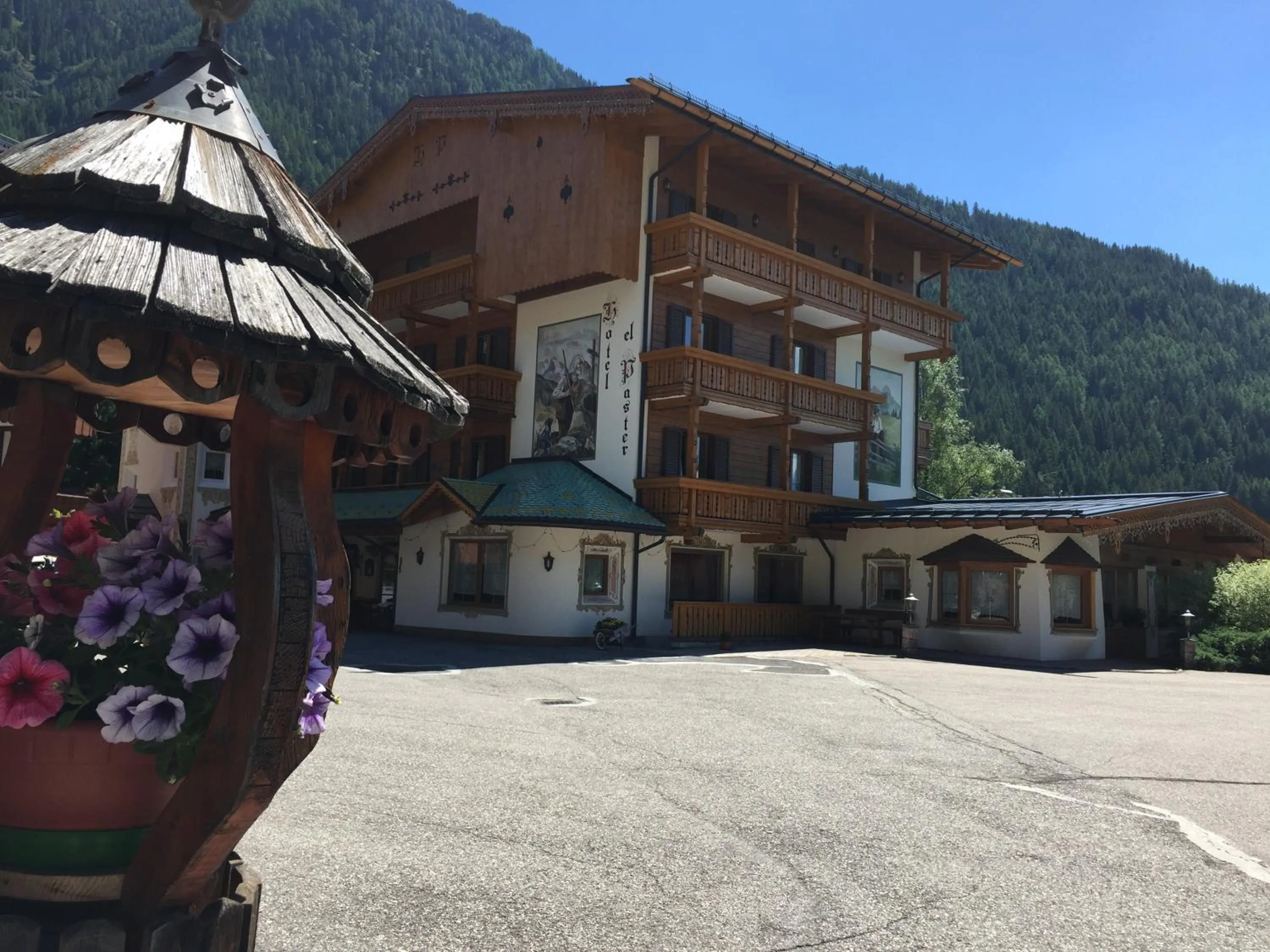 Property building in Hotel El Paster