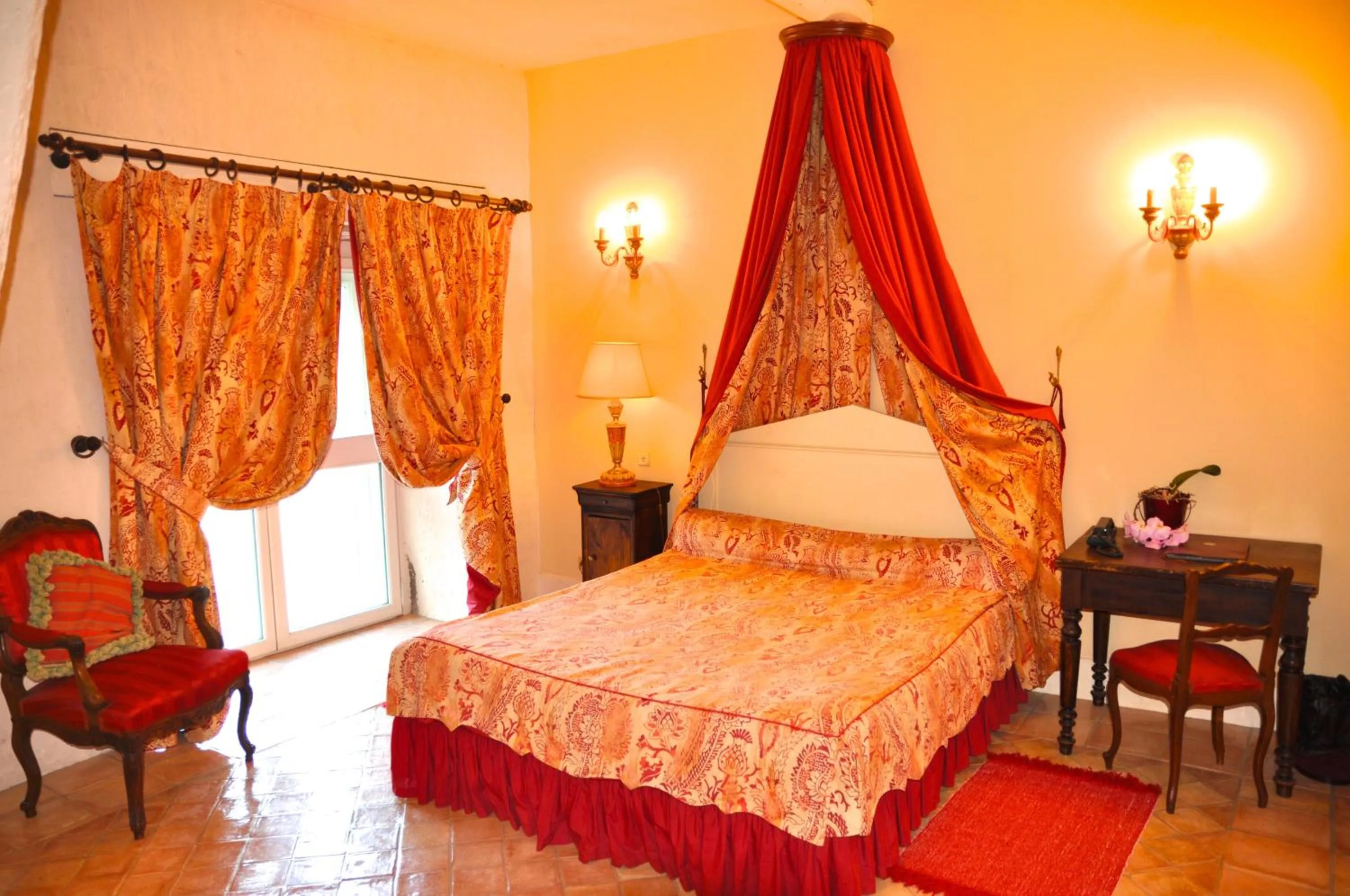 Bedroom, Bed in Hôtel Château de Cavanac