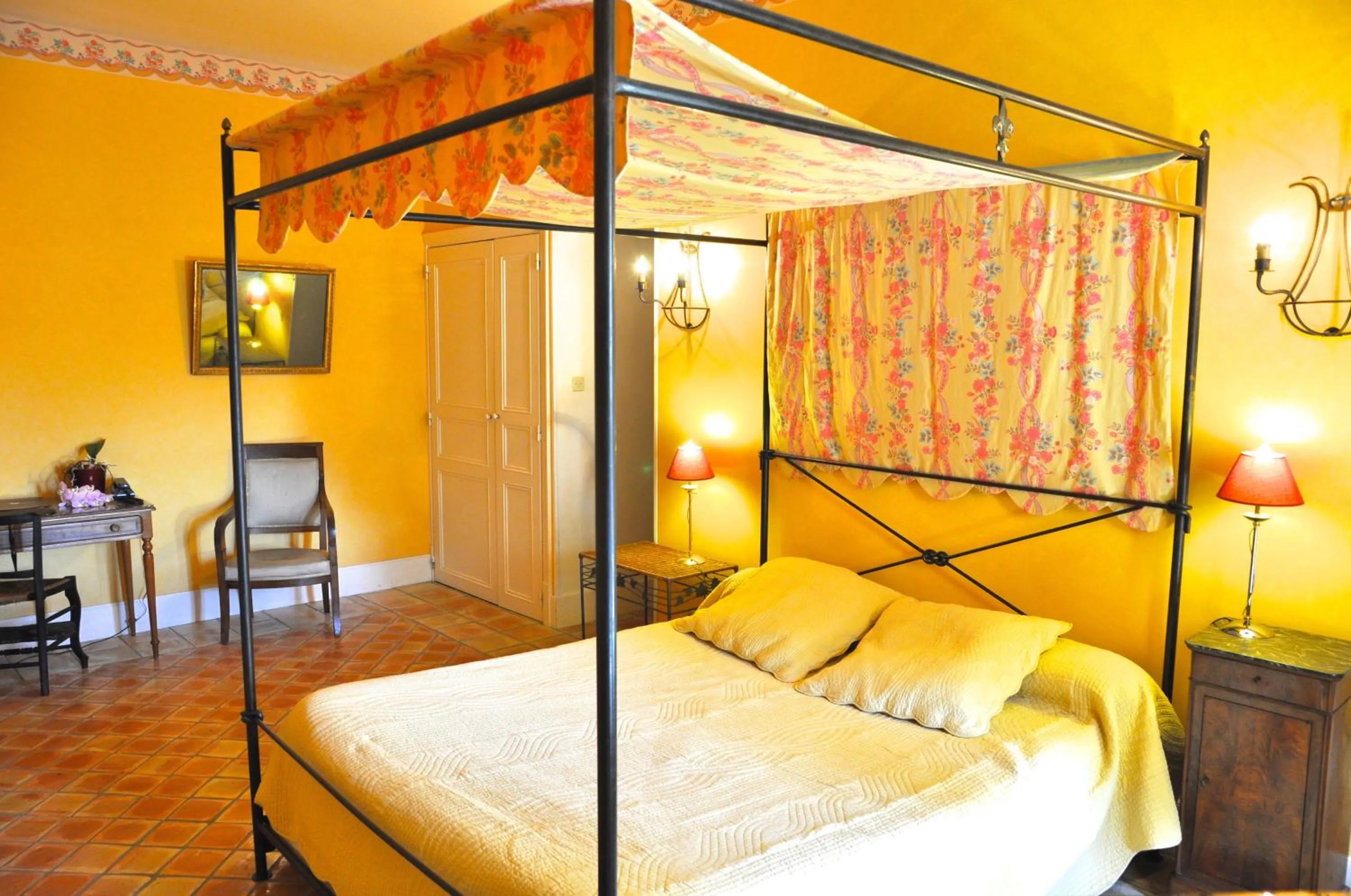 Bedroom, Bed in Hôtel Château de Cavanac