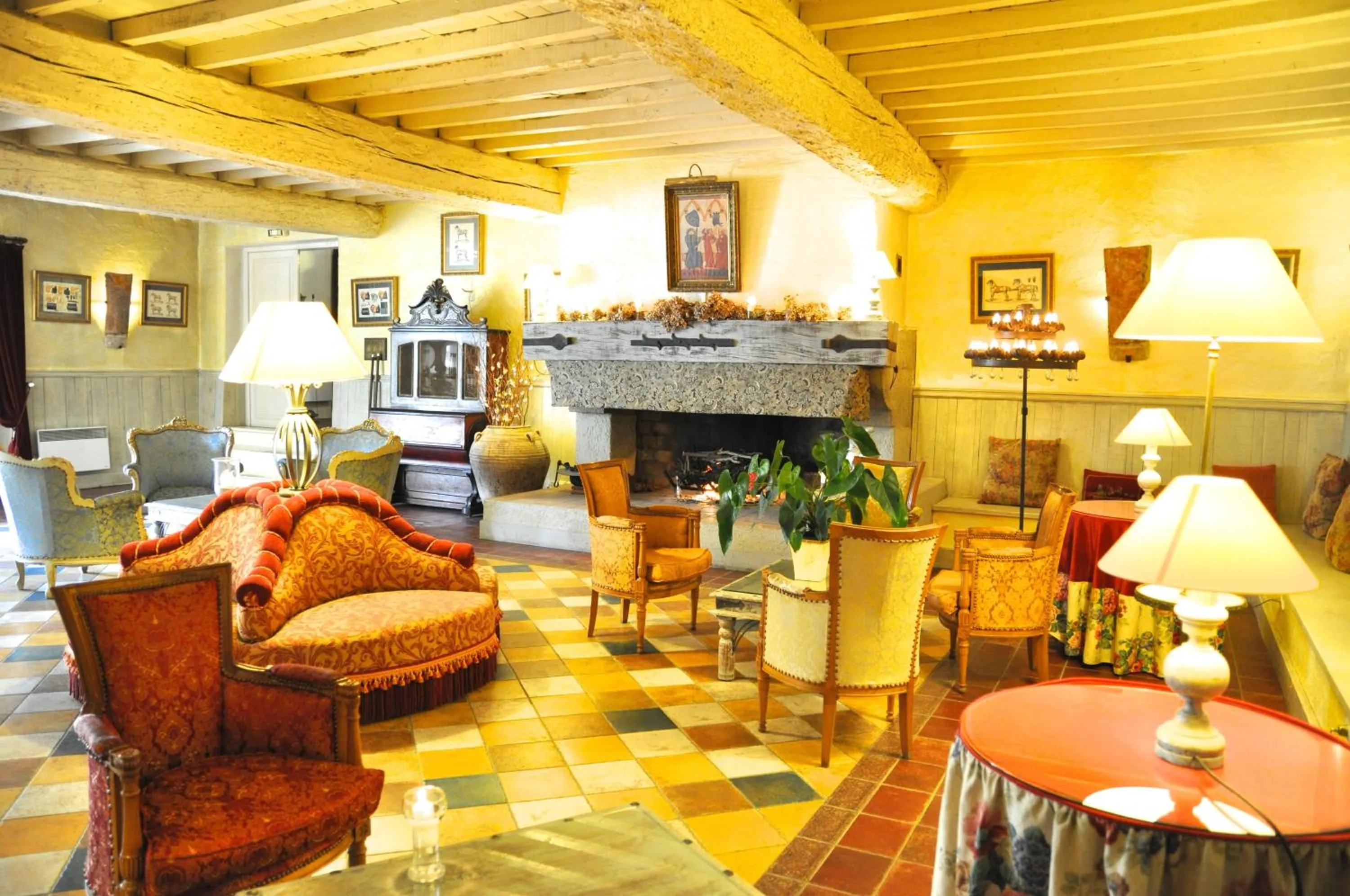 Lounge or bar in Hôtel Château de Cavanac