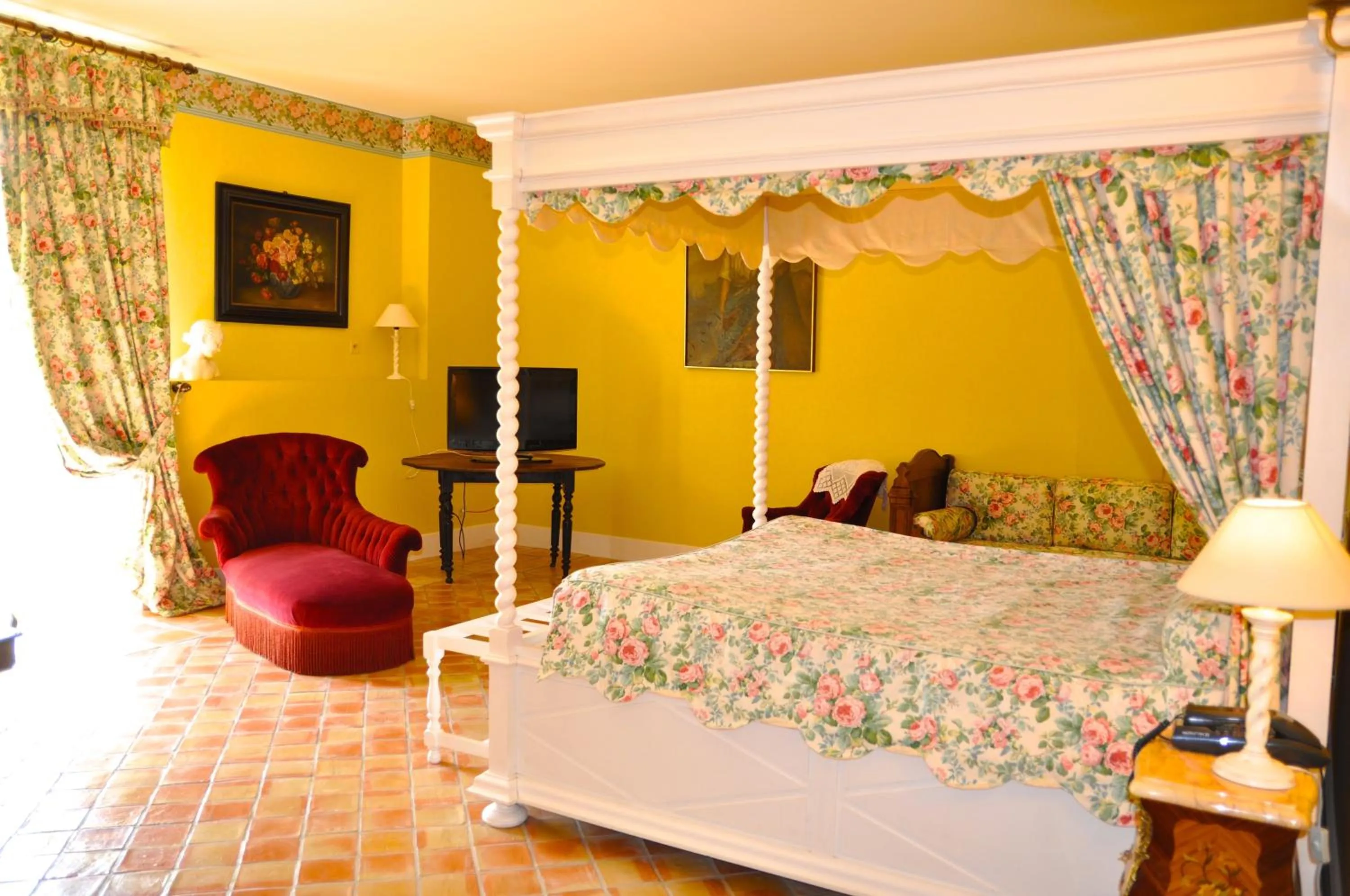 Bedroom, Bed in Hôtel Château de Cavanac