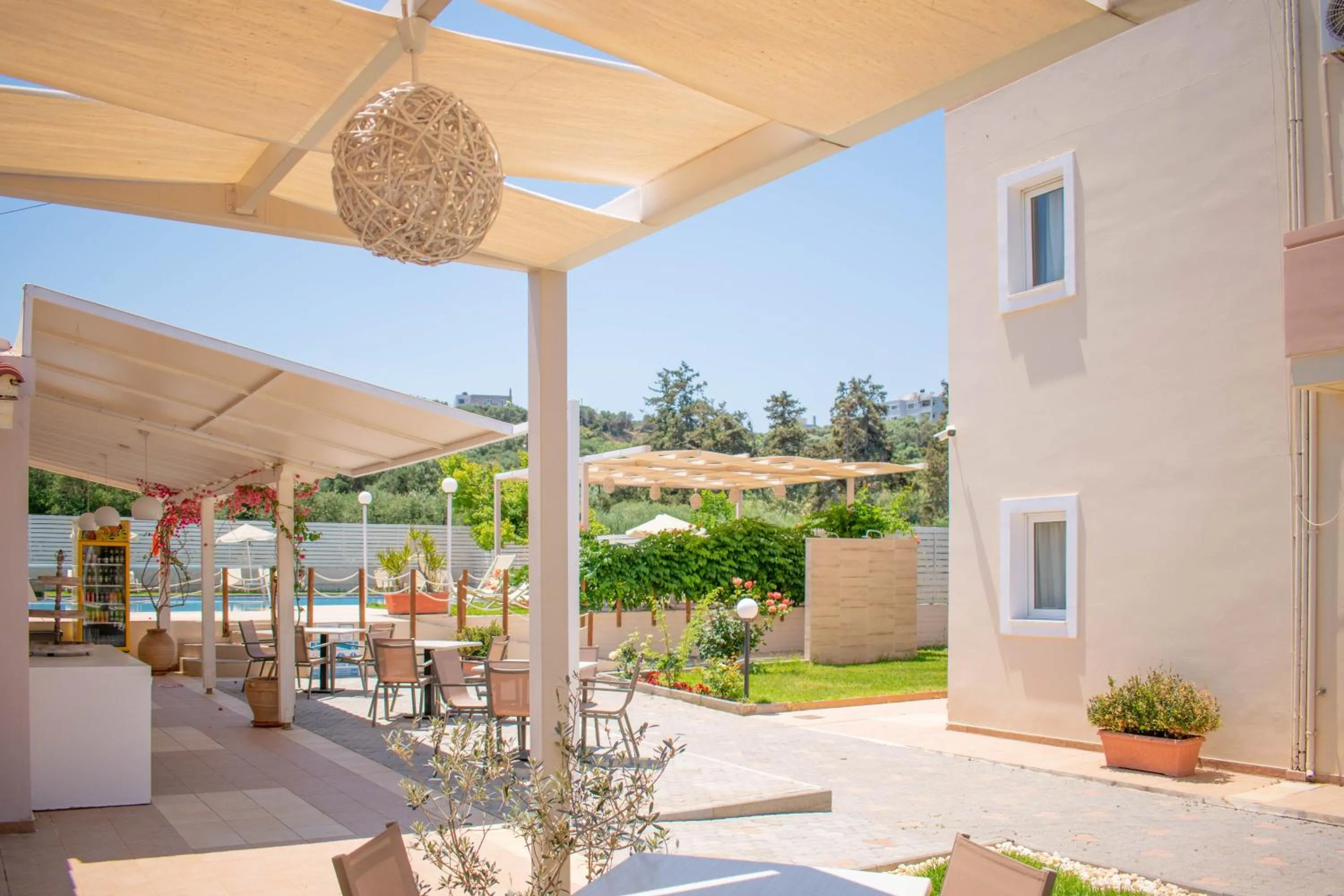 Restaurant/places to eat in Dimitra & Evdokia Hotel