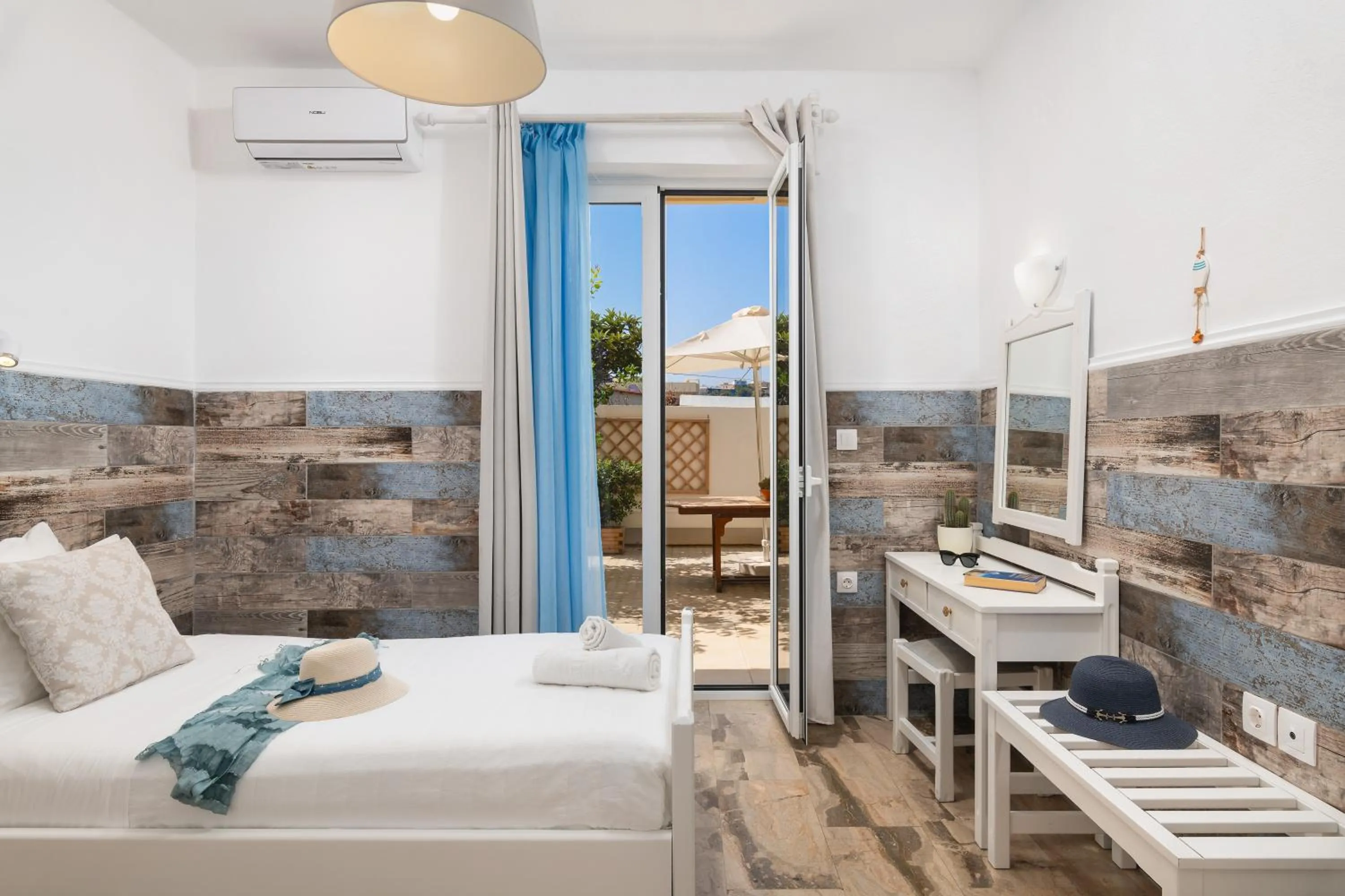 Patio, Bed in Dimitra & Evdokia Hotel