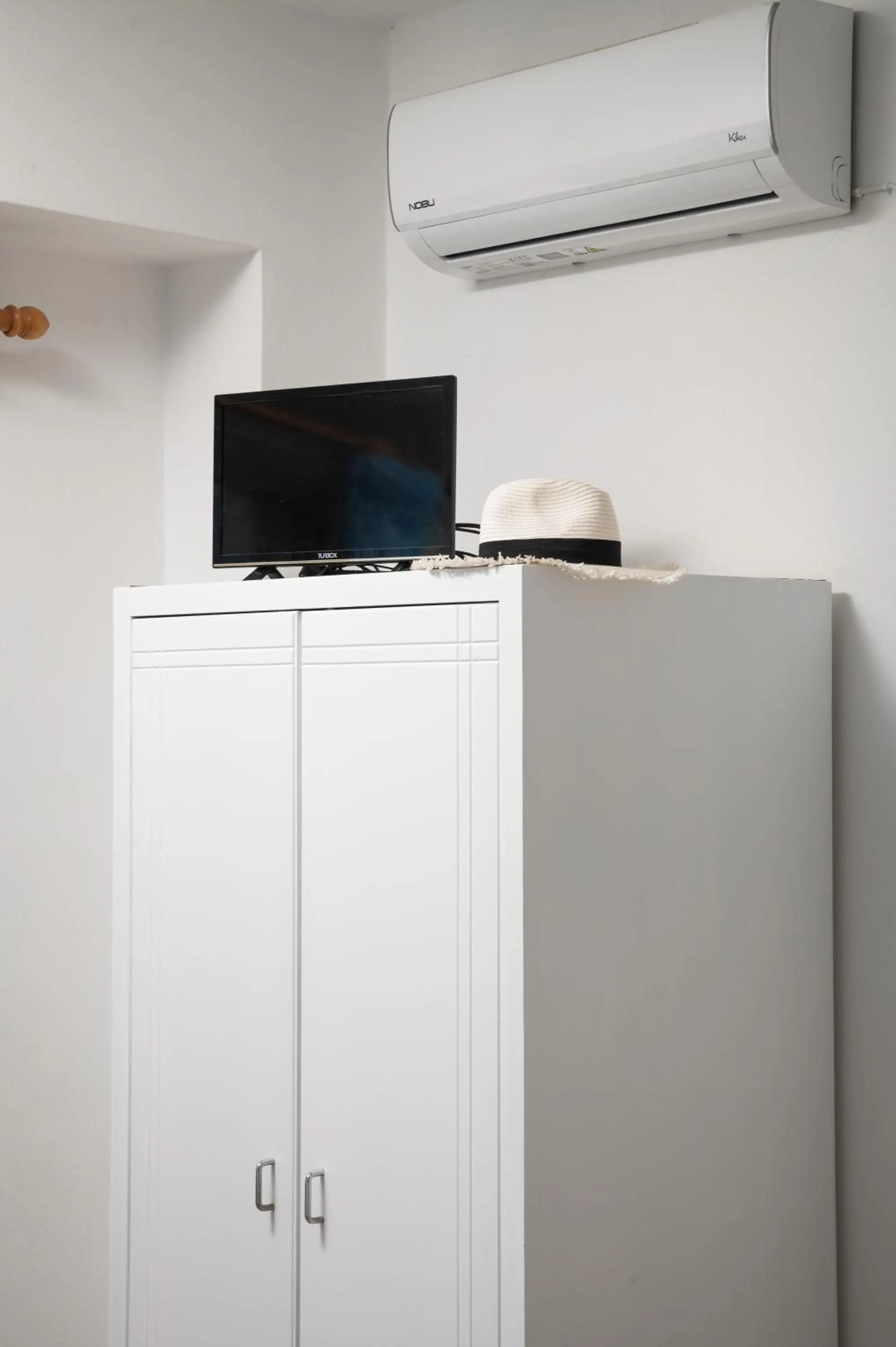 wardrobe in Dimitra & Evdokia Hotel