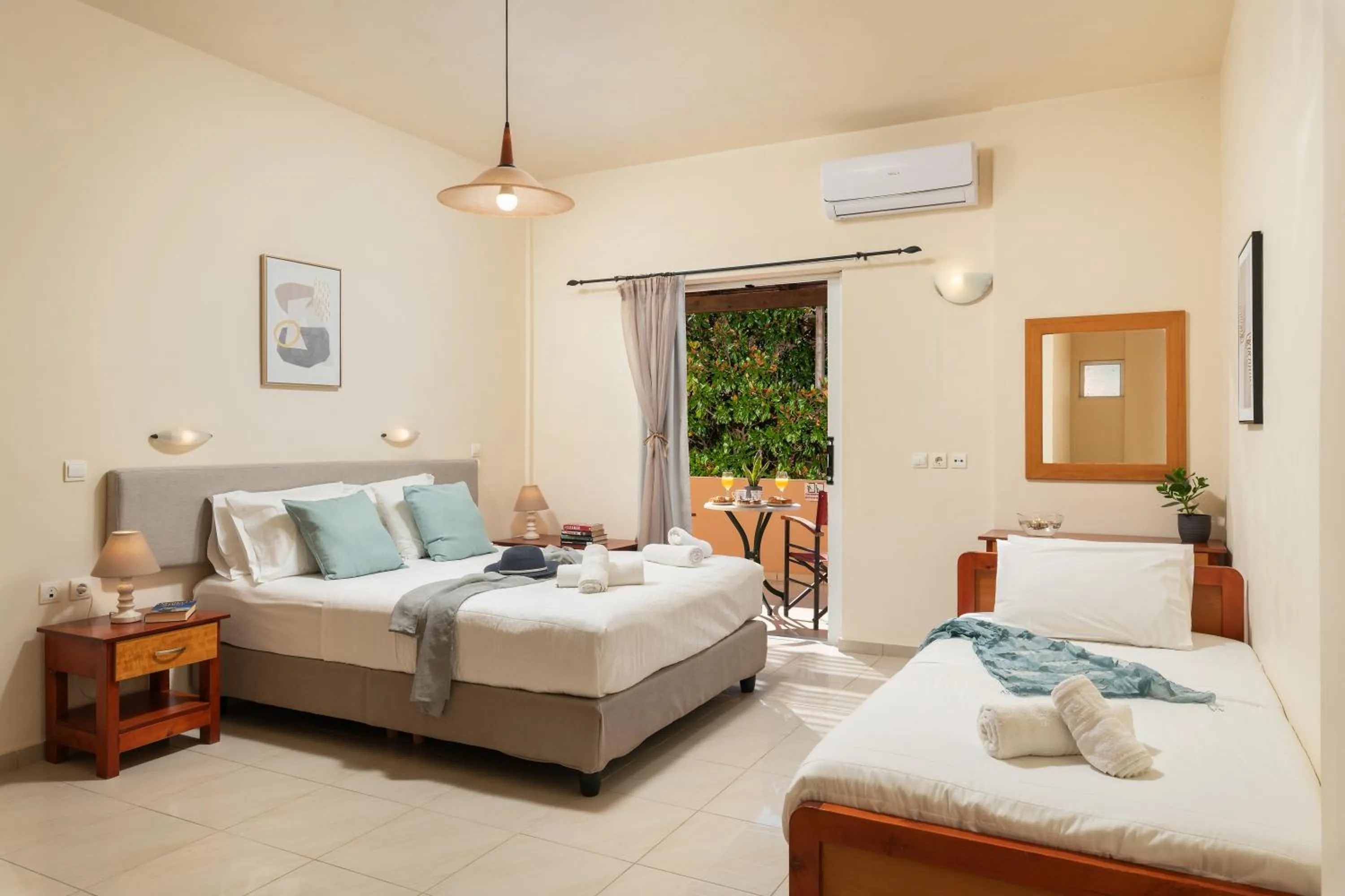 Balcony/Terrace, Bed in Dimitra & Evdokia Hotel