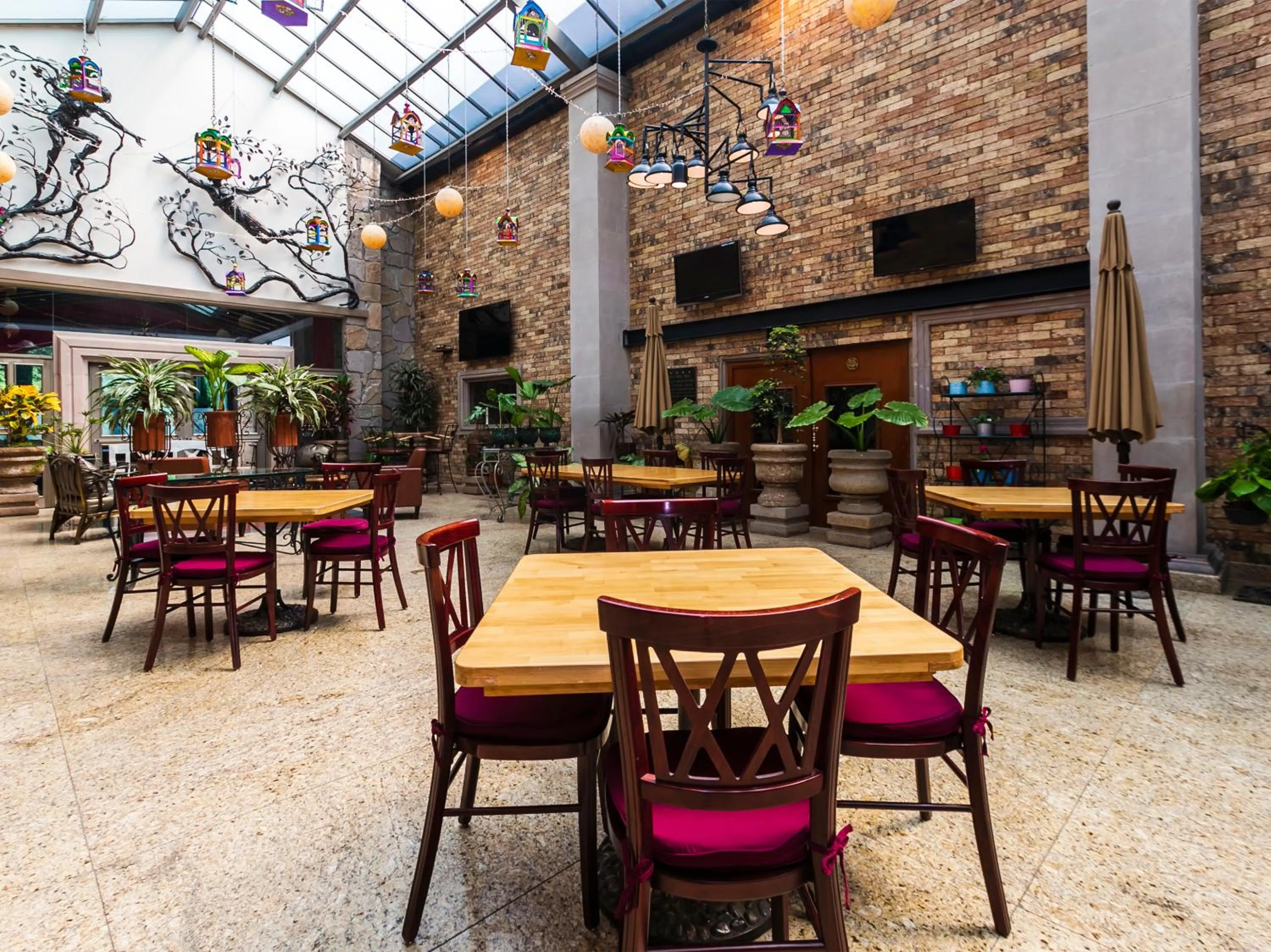 Restaurant/places to eat in Quinta del Rey Hotel